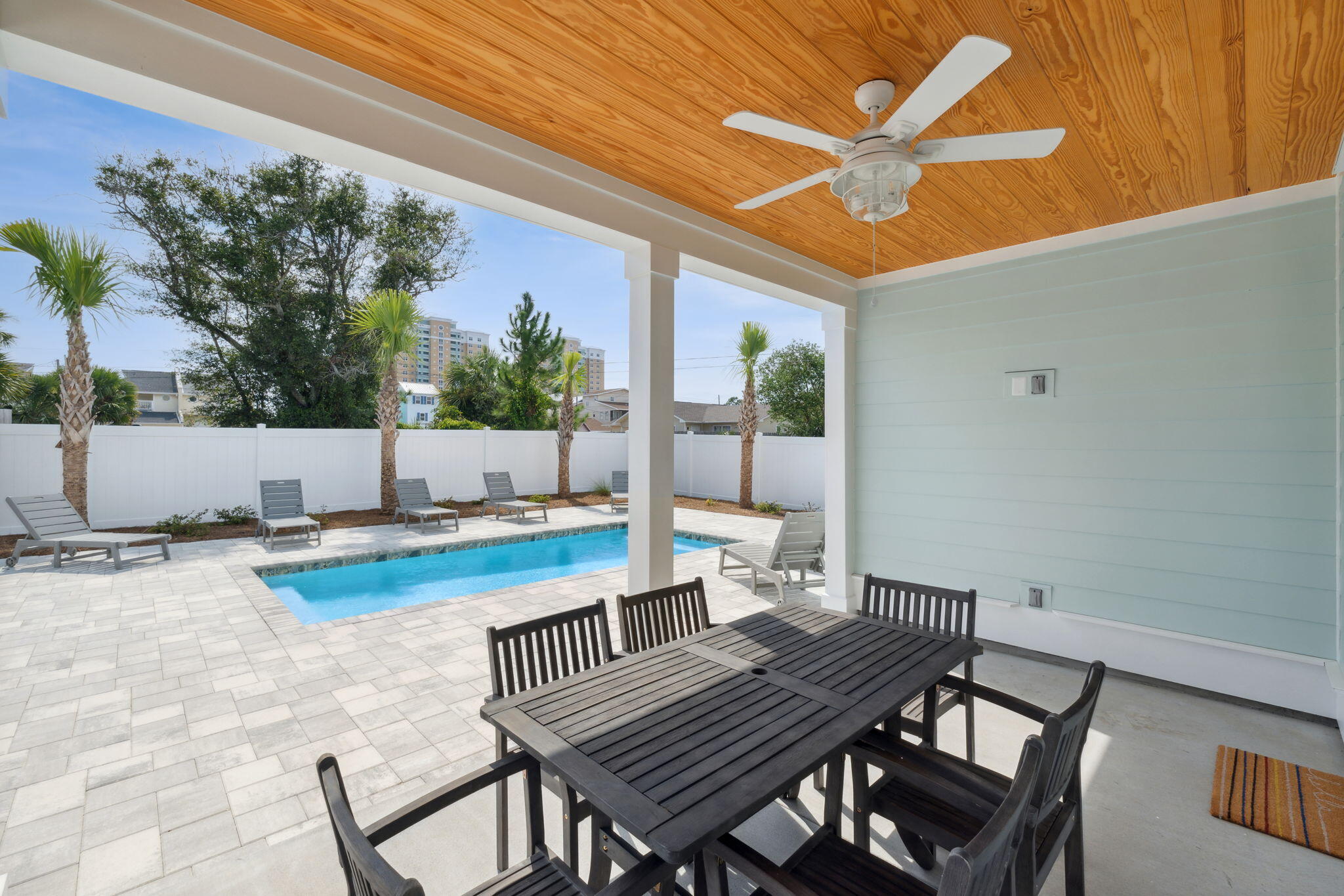 HOLIDAY BEACH UNIT 14 - Residential
