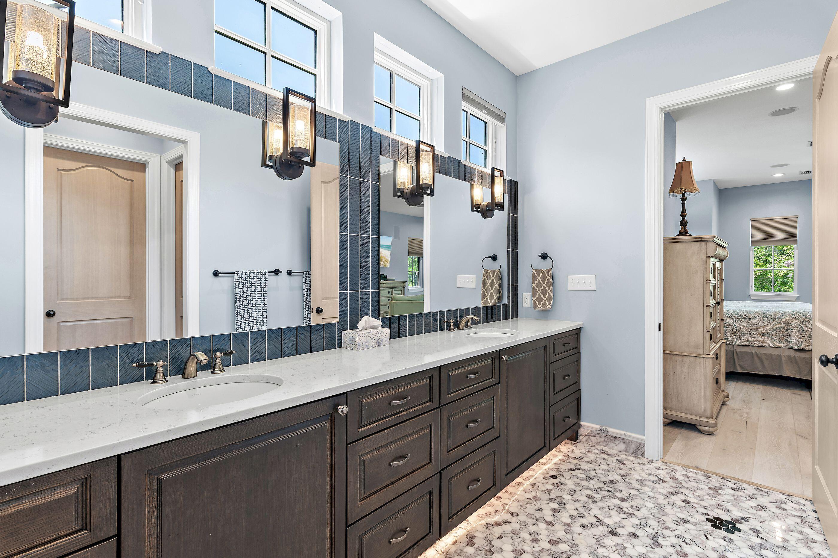 COUNTRY CLUB HILLS - Residential