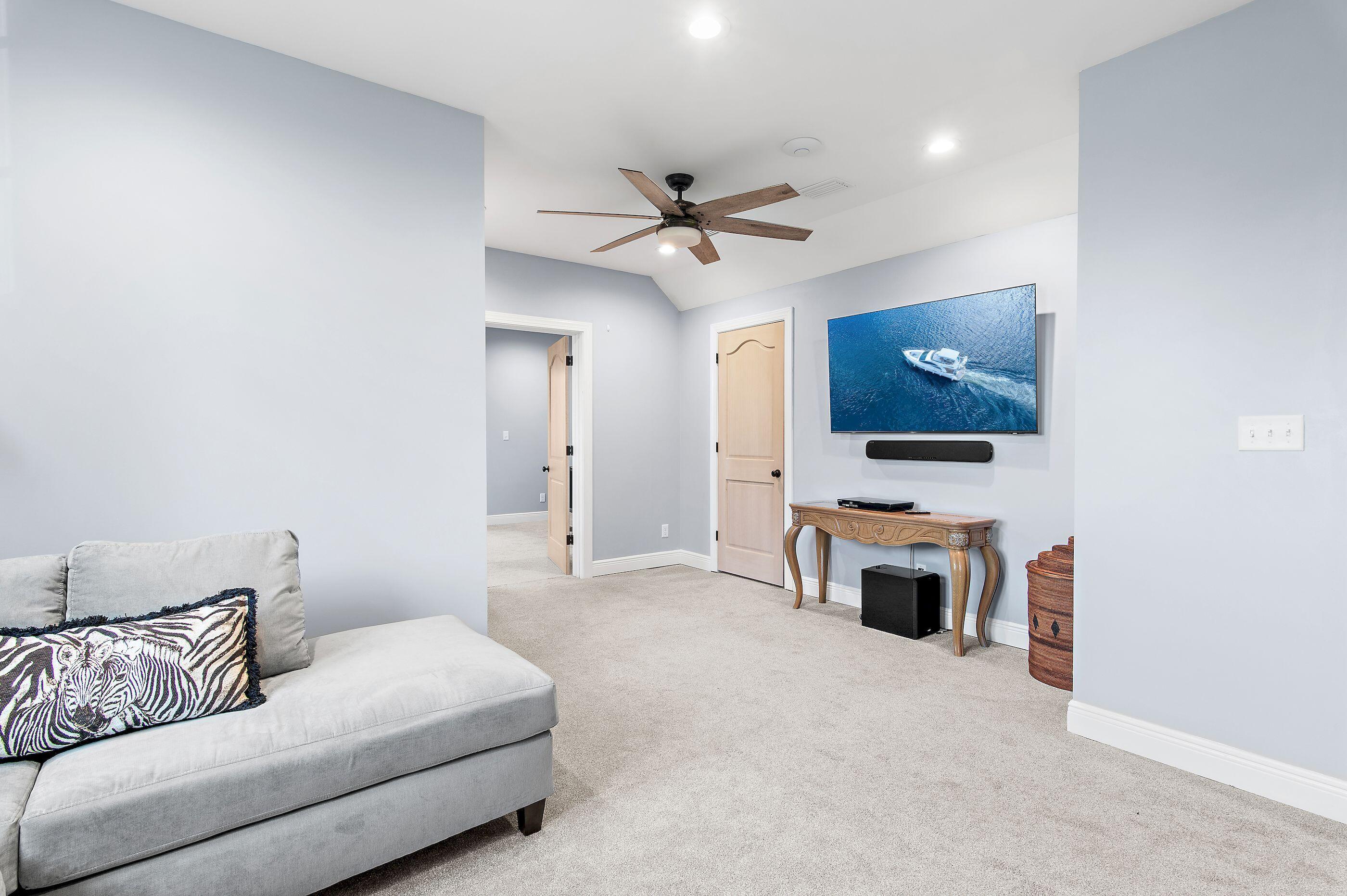 COUNTRY CLUB HILLS - Residential