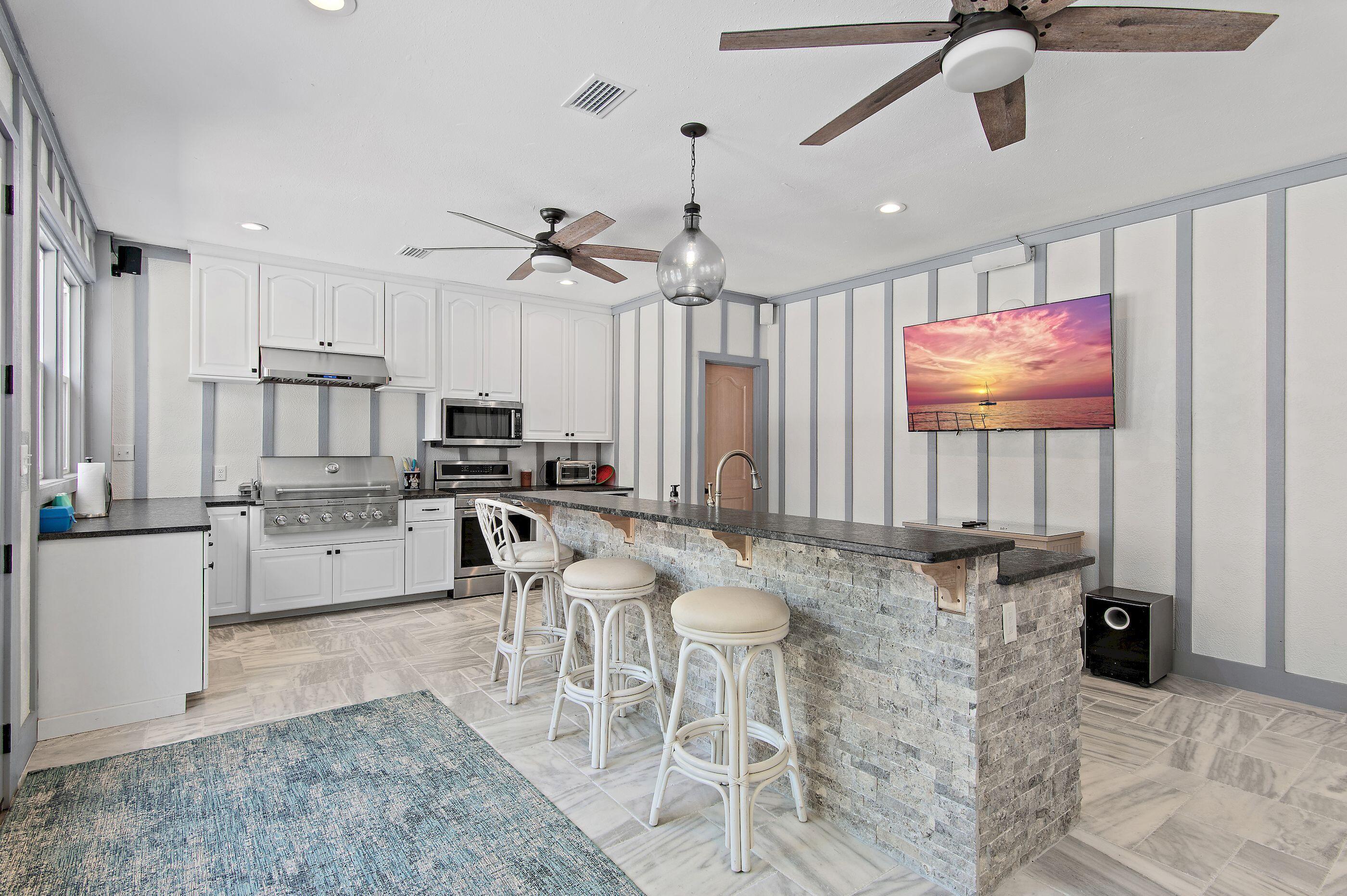 COUNTRY CLUB HILLS - Residential