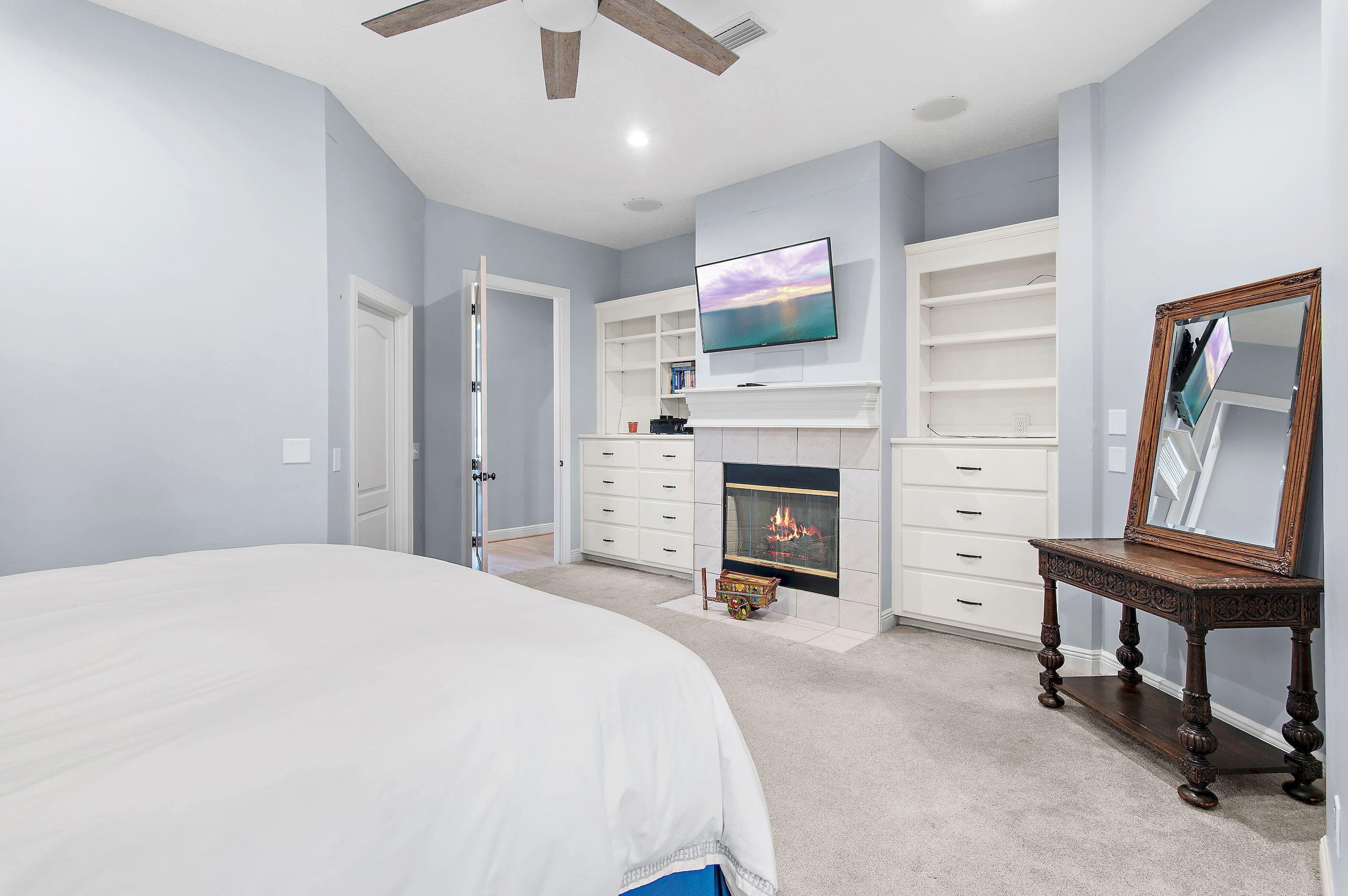 COUNTRY CLUB HILLS - Residential