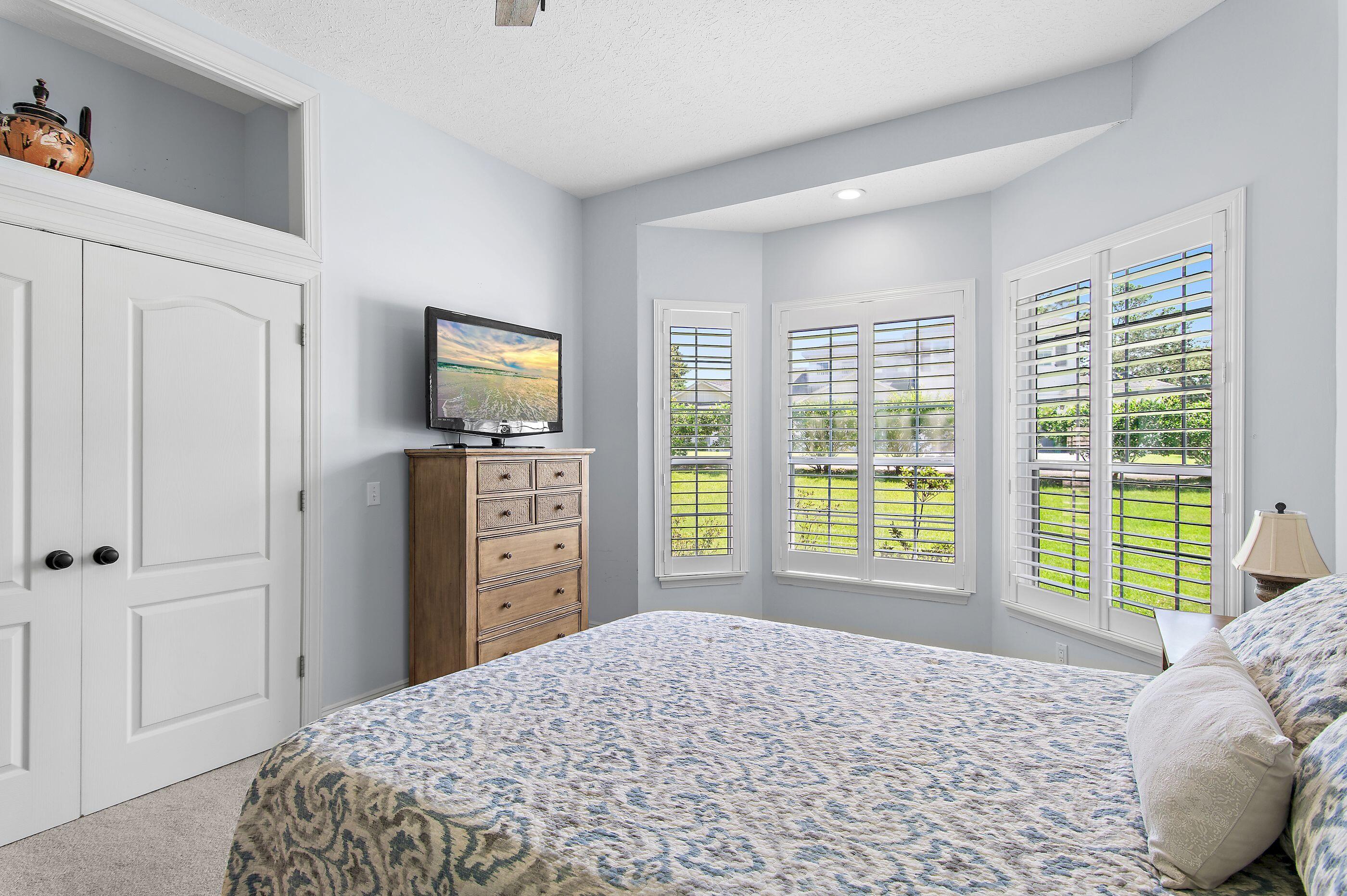 COUNTRY CLUB HILLS - Residential