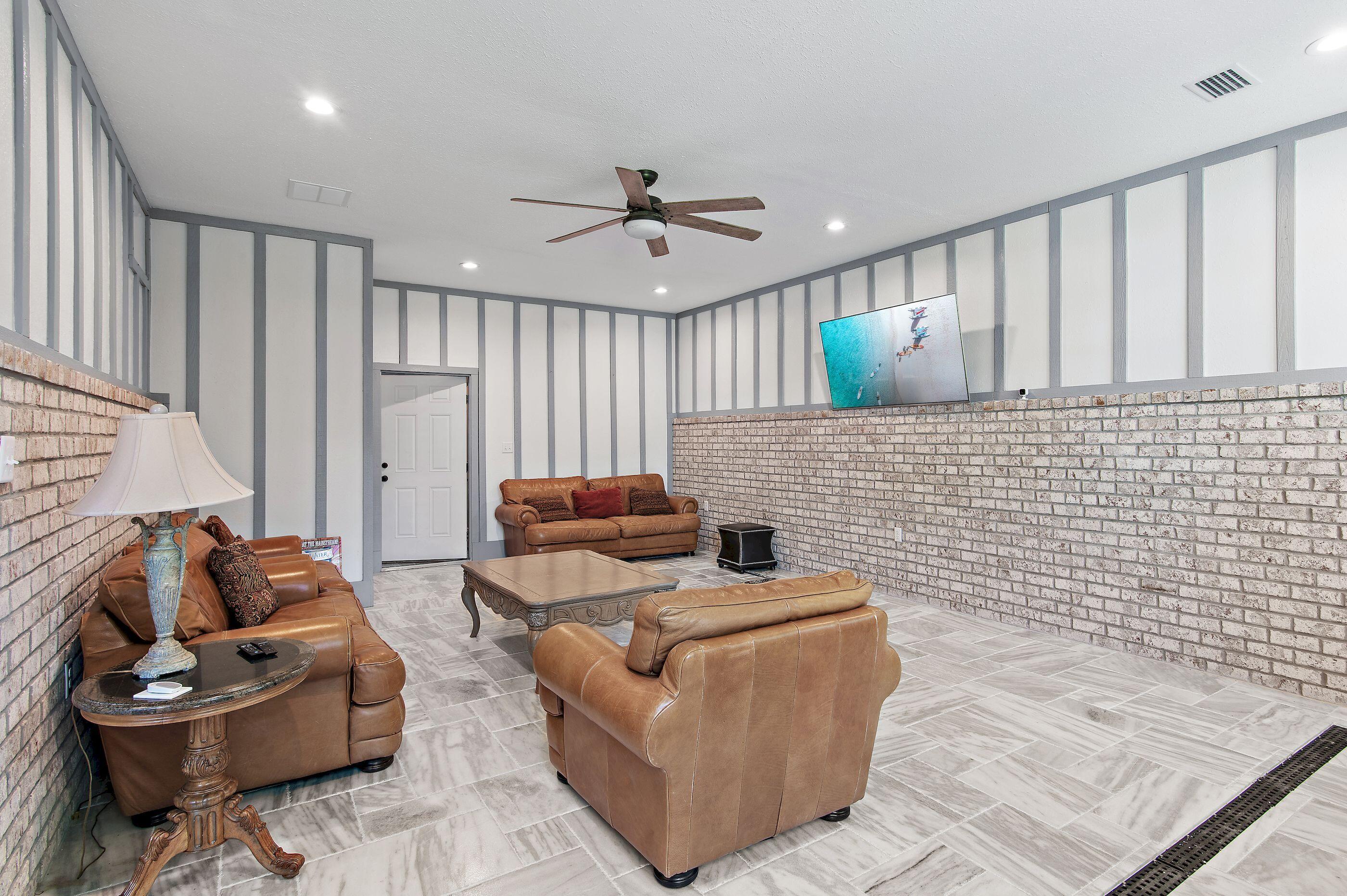 COUNTRY CLUB HILLS - Residential