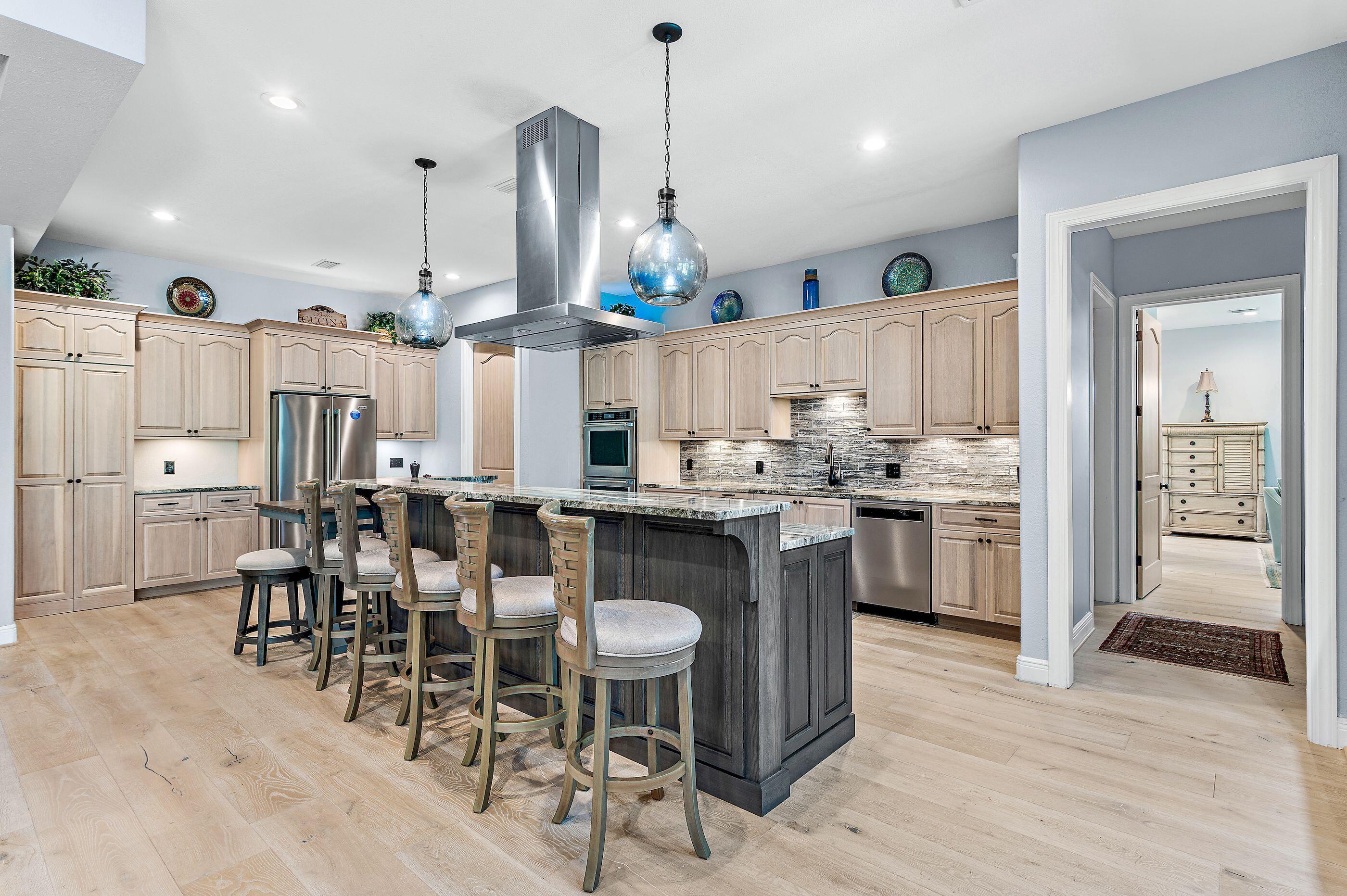 COUNTRY CLUB HILLS - Residential
