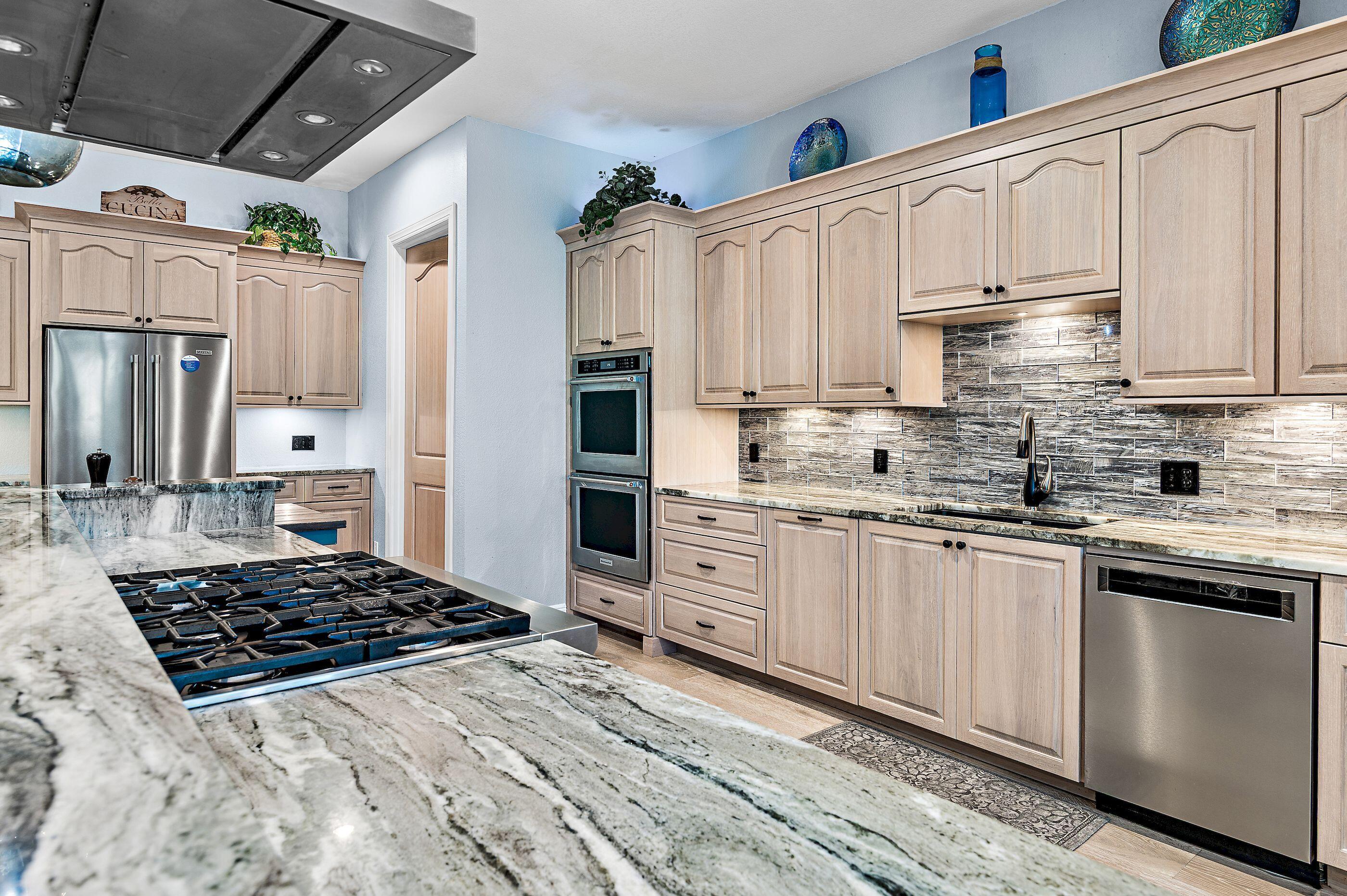 COUNTRY CLUB HILLS - Residential