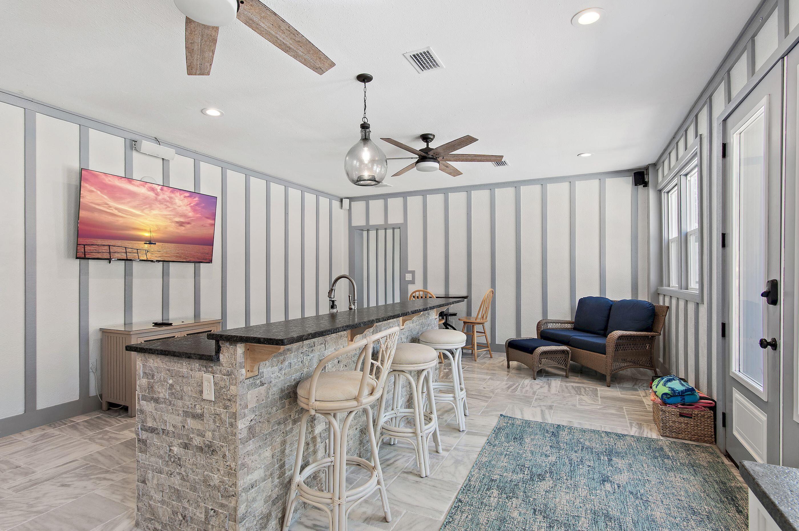 COUNTRY CLUB HILLS - Residential