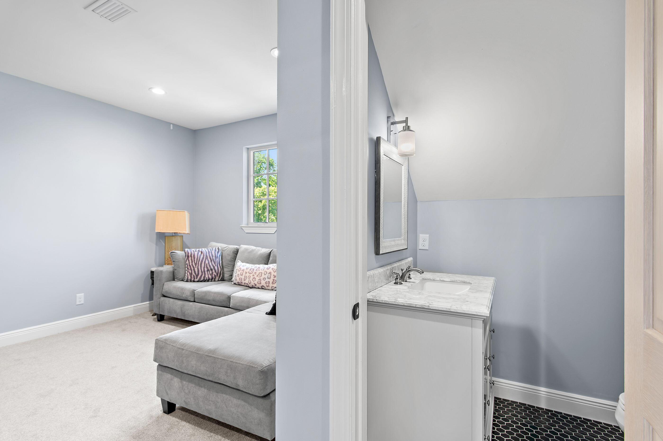COUNTRY CLUB HILLS - Residential