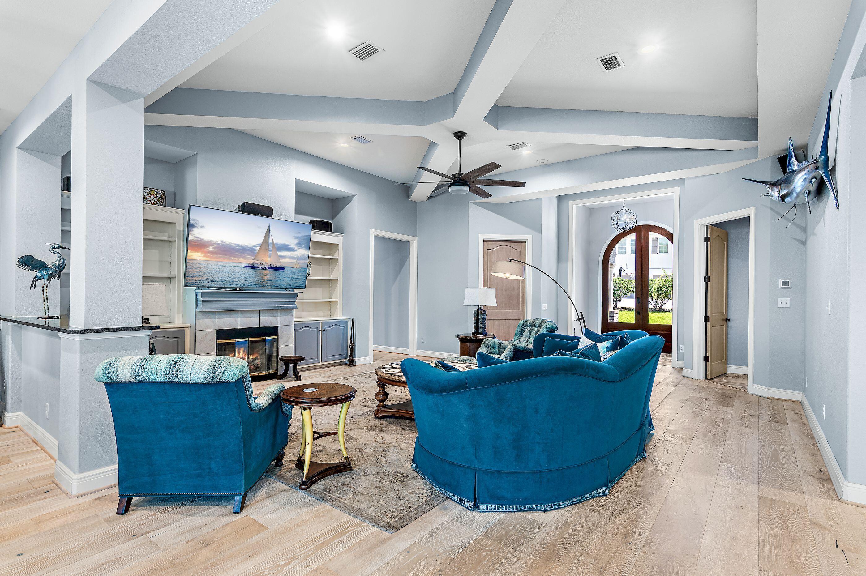 COUNTRY CLUB HILLS - Residential
