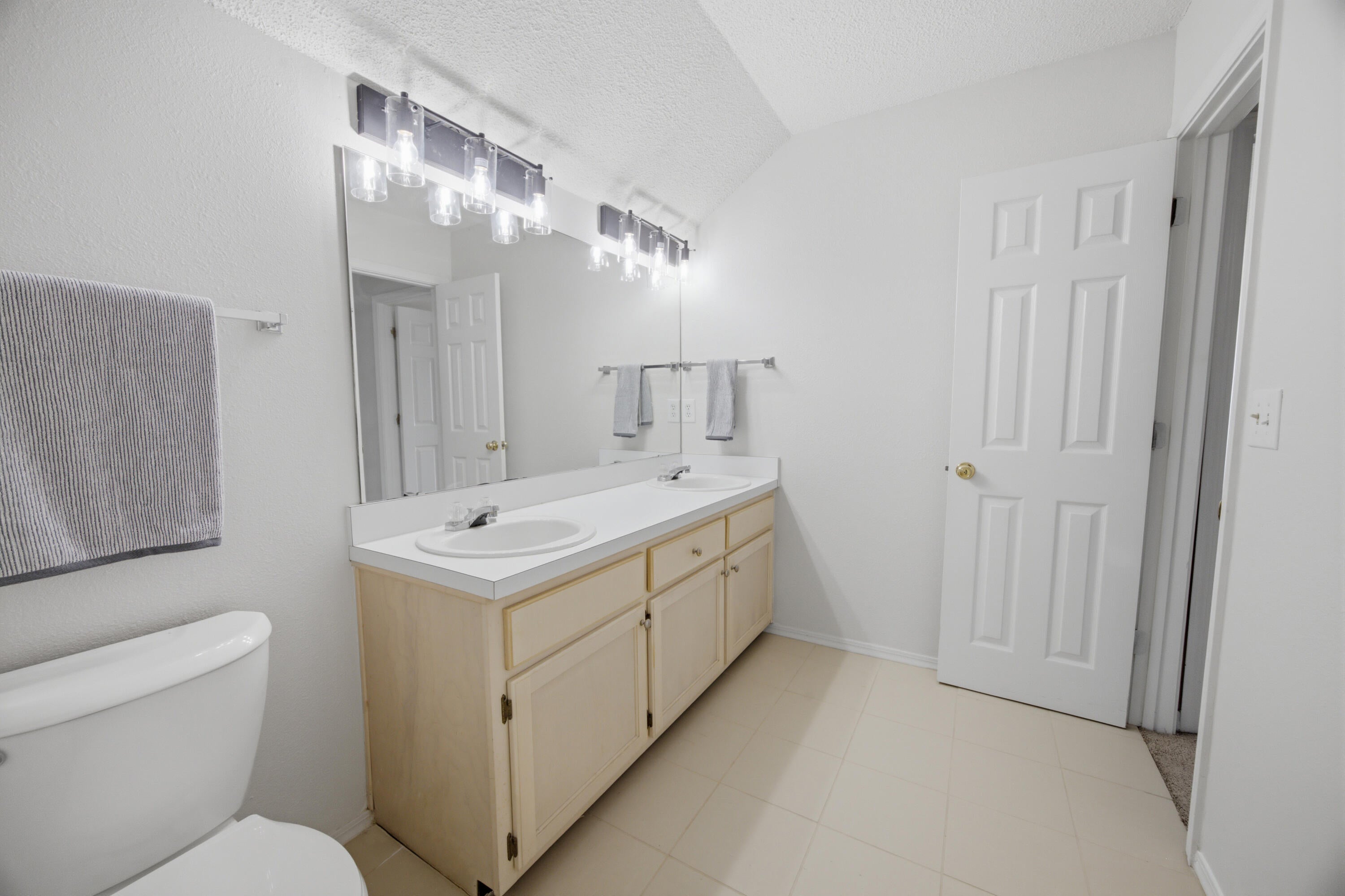 LAKE POINTE - Residential
