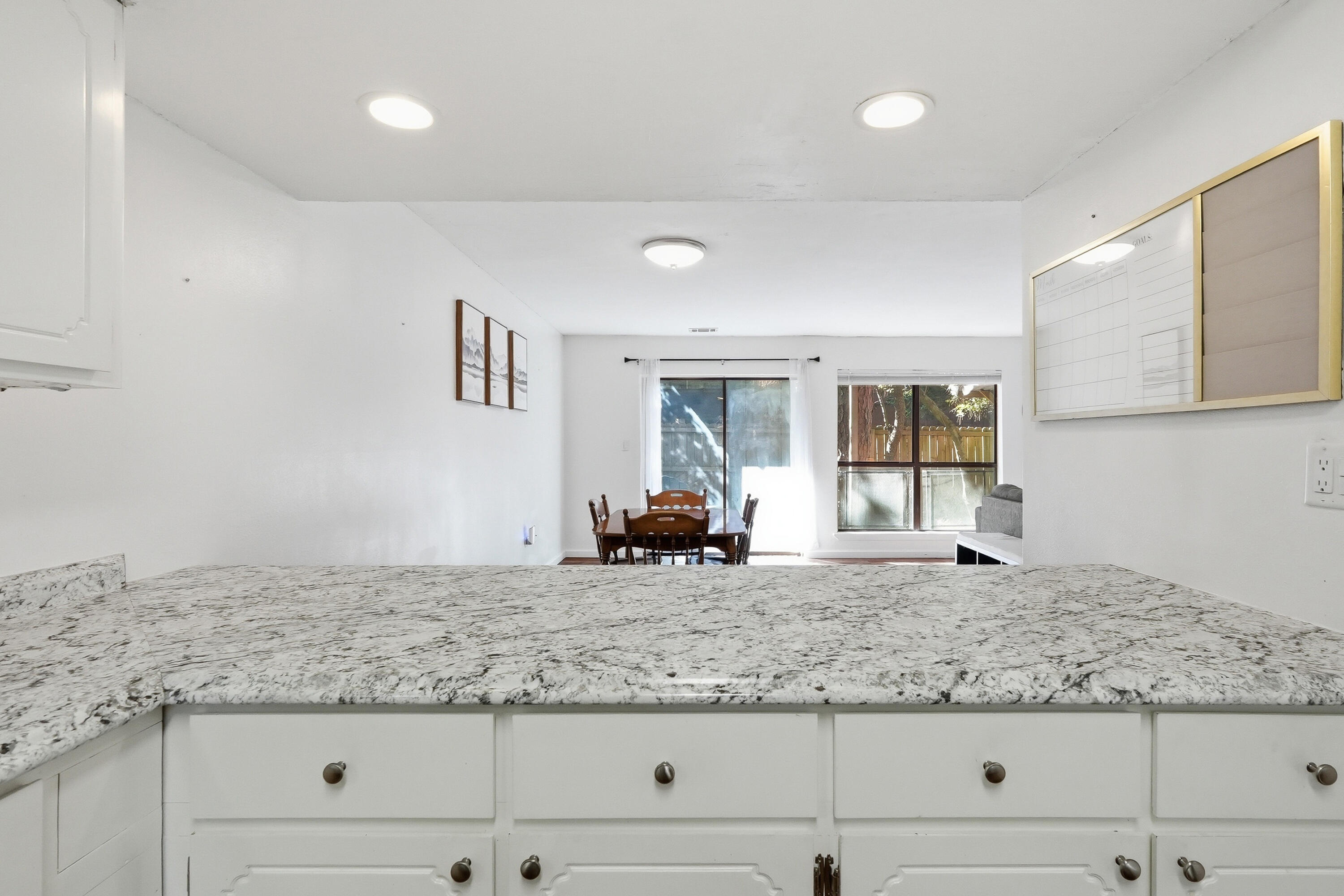 WHISPERING OAKS - Residential