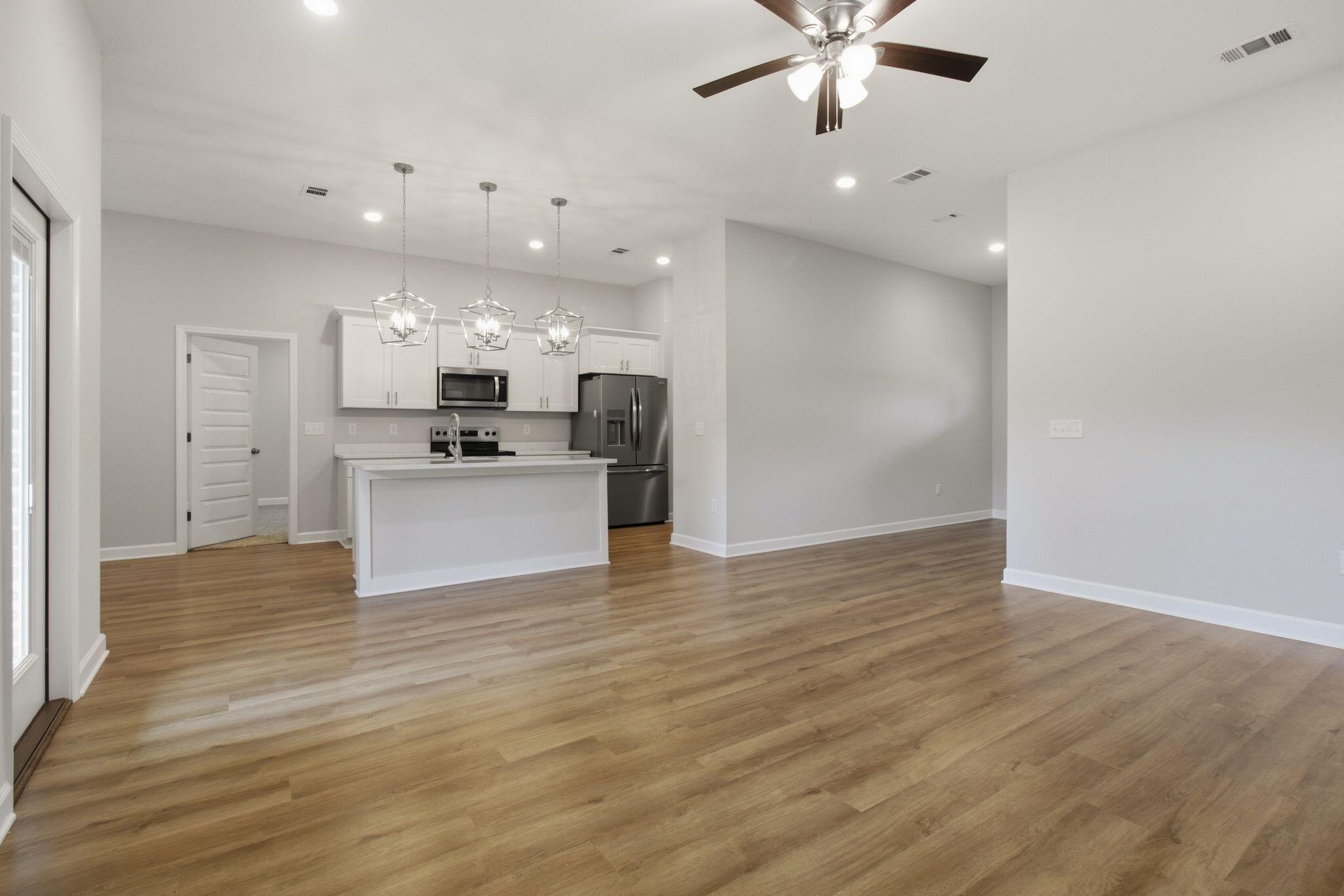 GARDEN CITY - Residential Lease