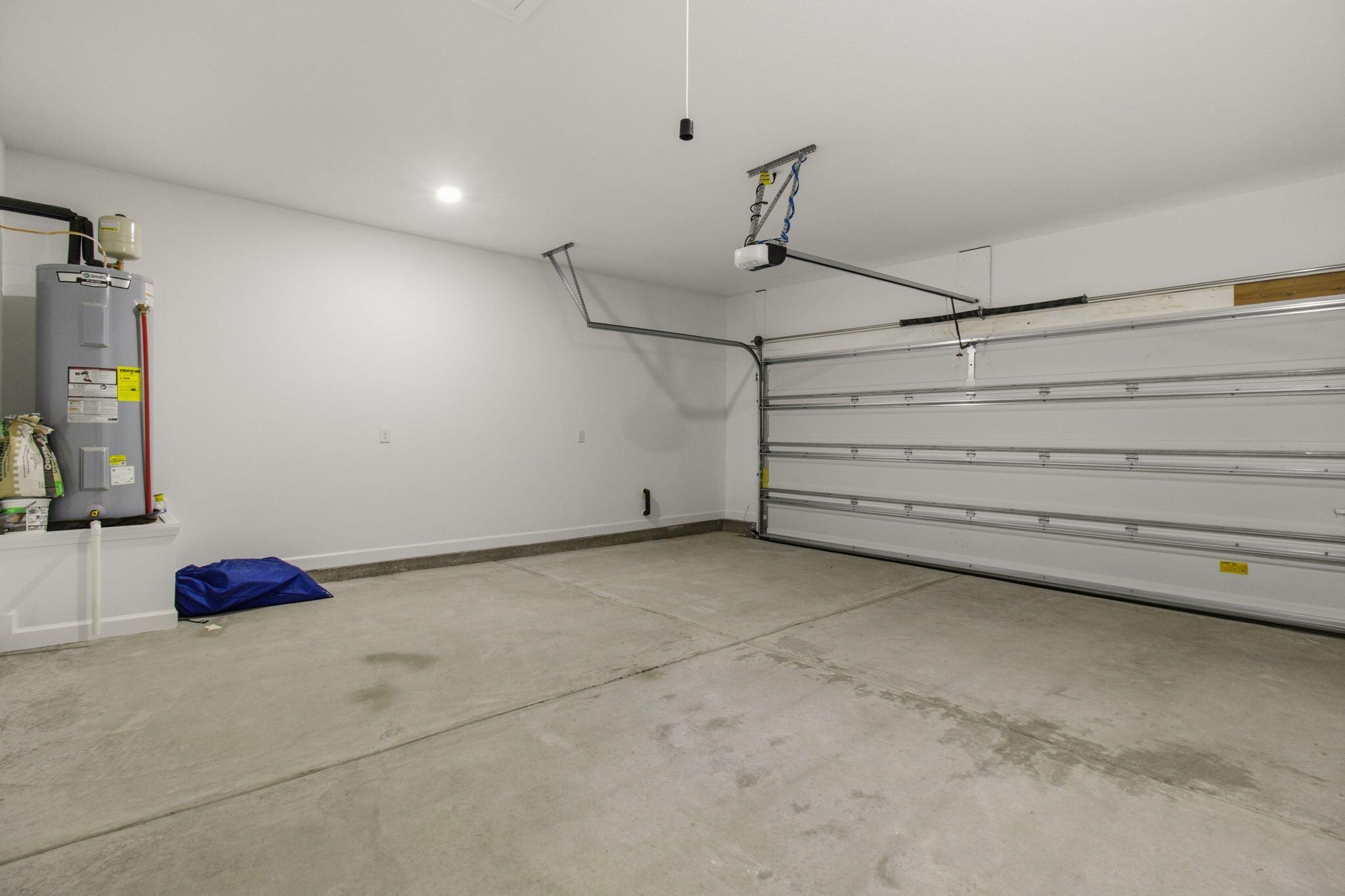 GARDEN CITY - Residential Lease