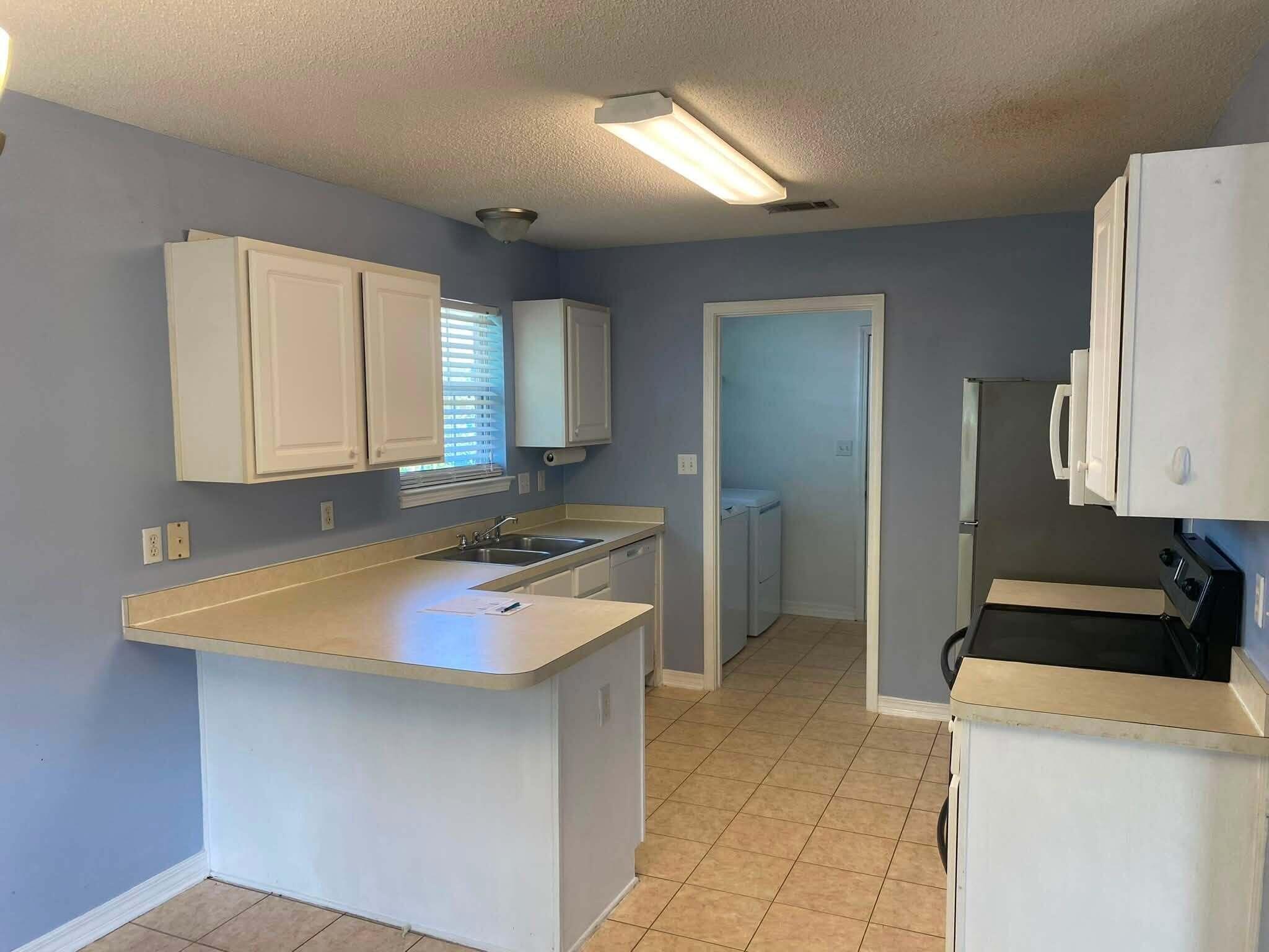 HIDDEN PINES S/D - Residential Lease
