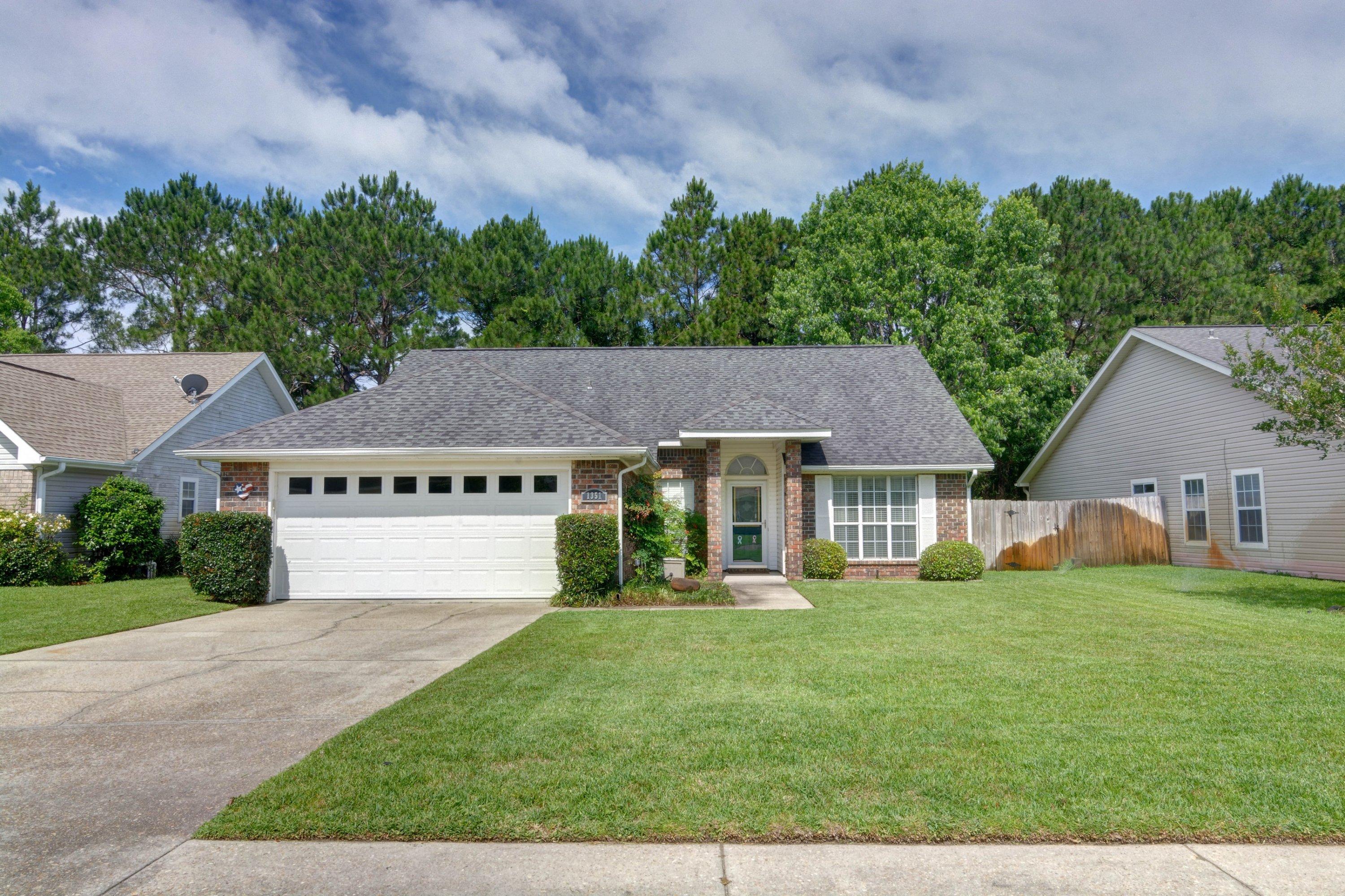 Spectacular move-in ready home in Gulf Breeze!! As you enter into the home you see the beautiful open floor plan with plenty of space for entertaining! The master retreat is spacious and has a huge walk in closet and the master bath just off the room provides a private retreat. The door at the back of the dining room leads you to a beautiful and spacious enclosed Florida room to spend those beautiful Florida evenings on. Minutes from shopping, dining and beaches this home is a must see for any family.