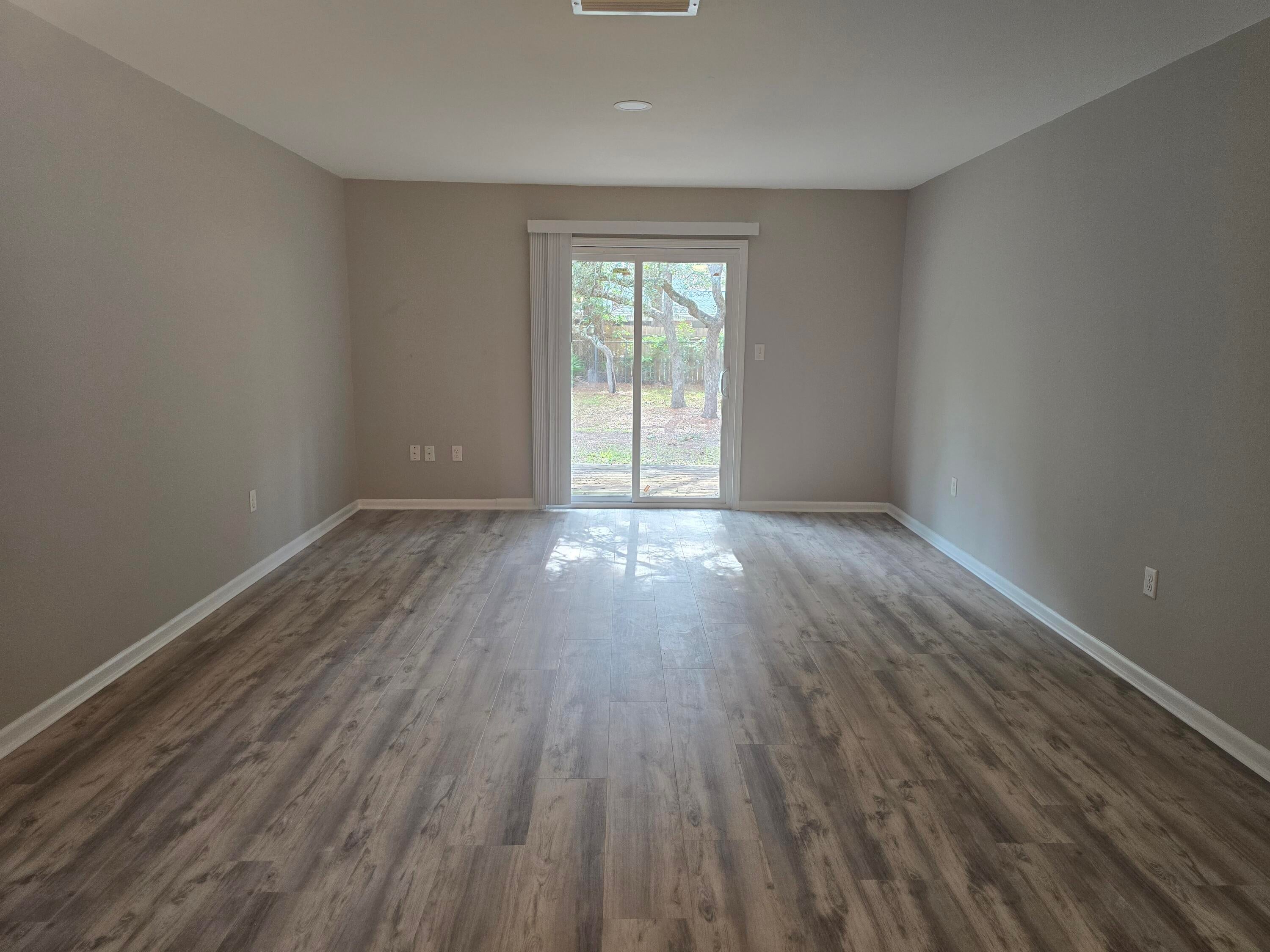 PORT DIXIE - Residential Lease