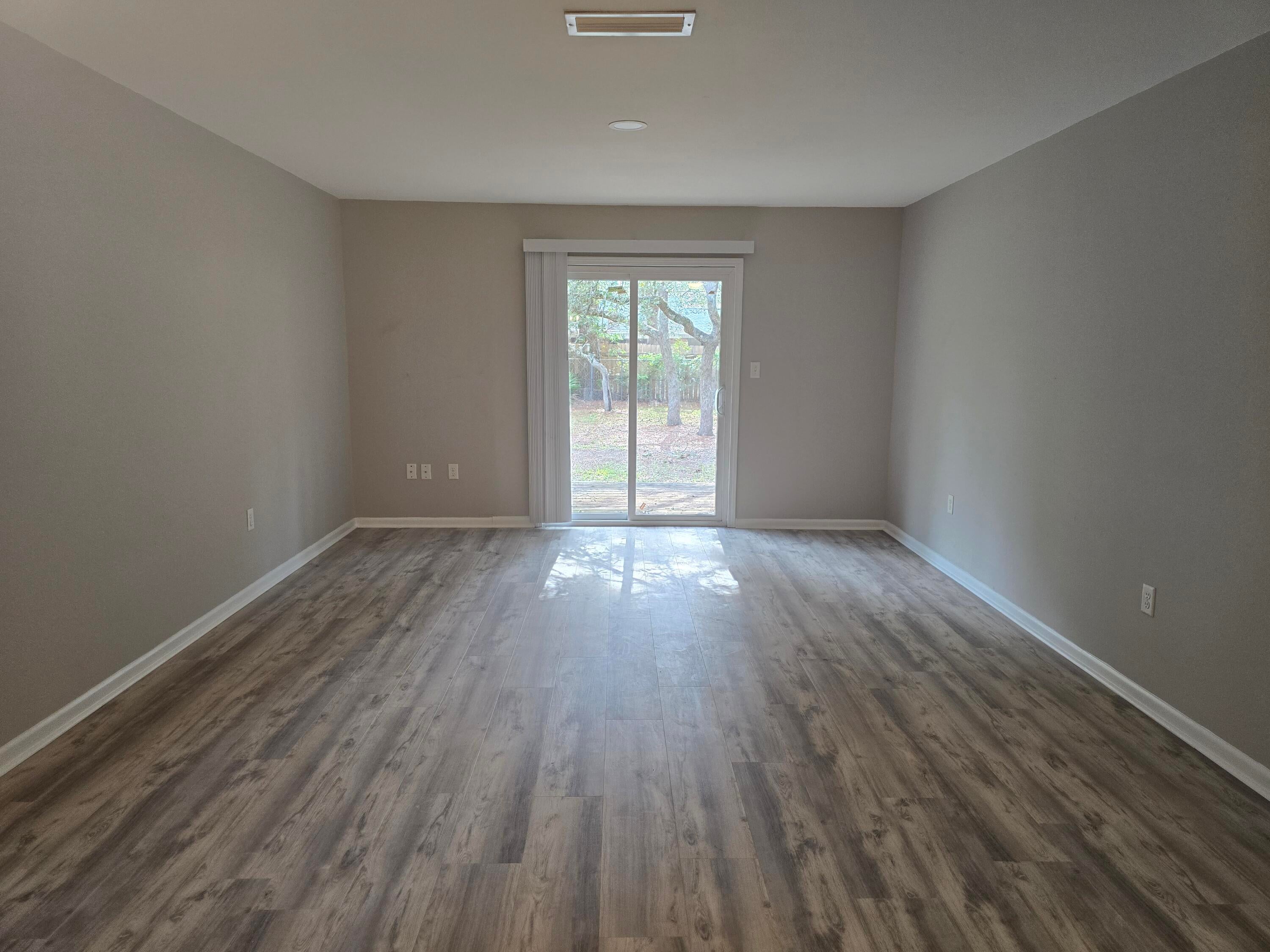 PORT DIXIE - Residential Lease