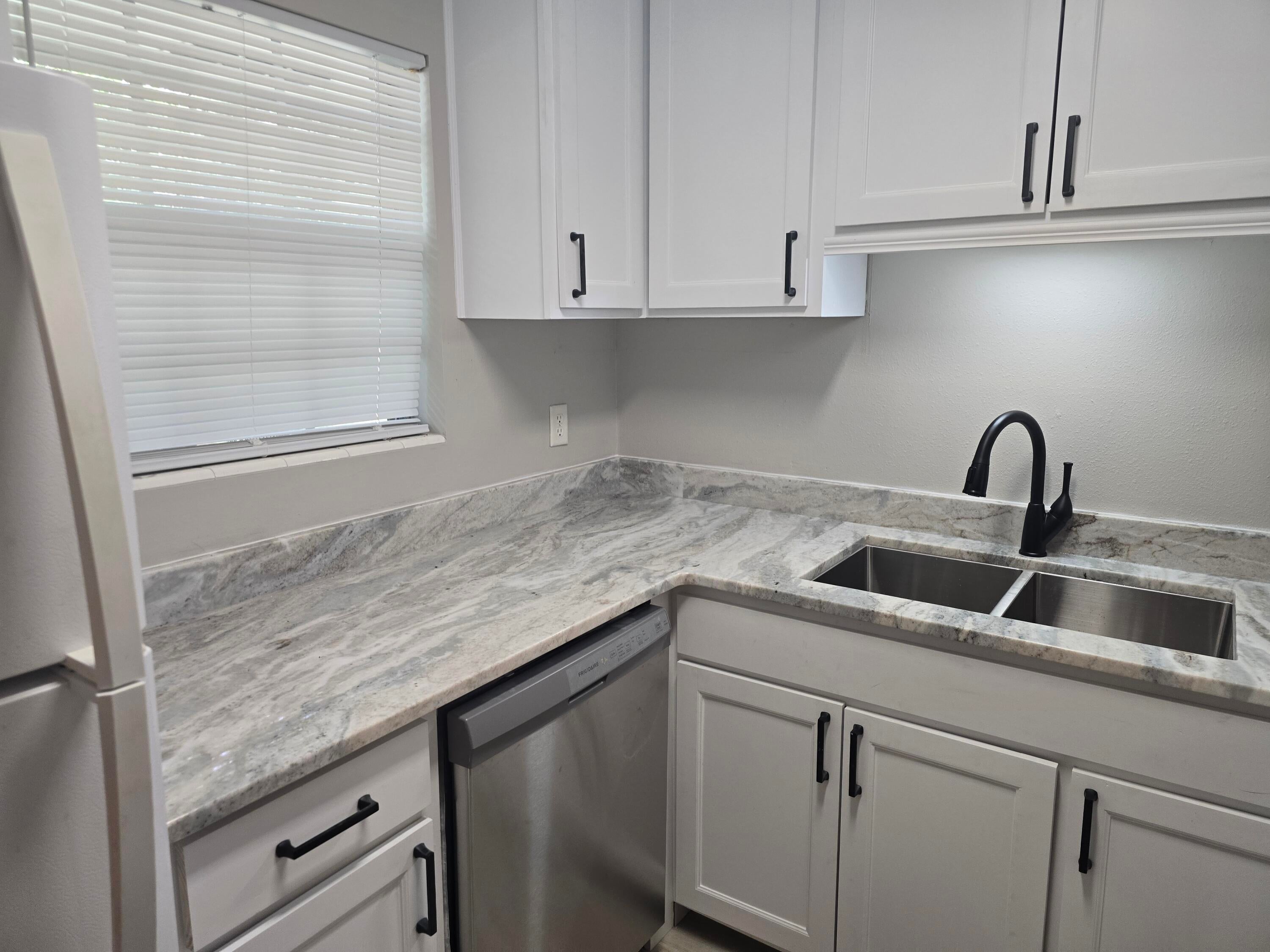PORT DIXIE - Residential Lease