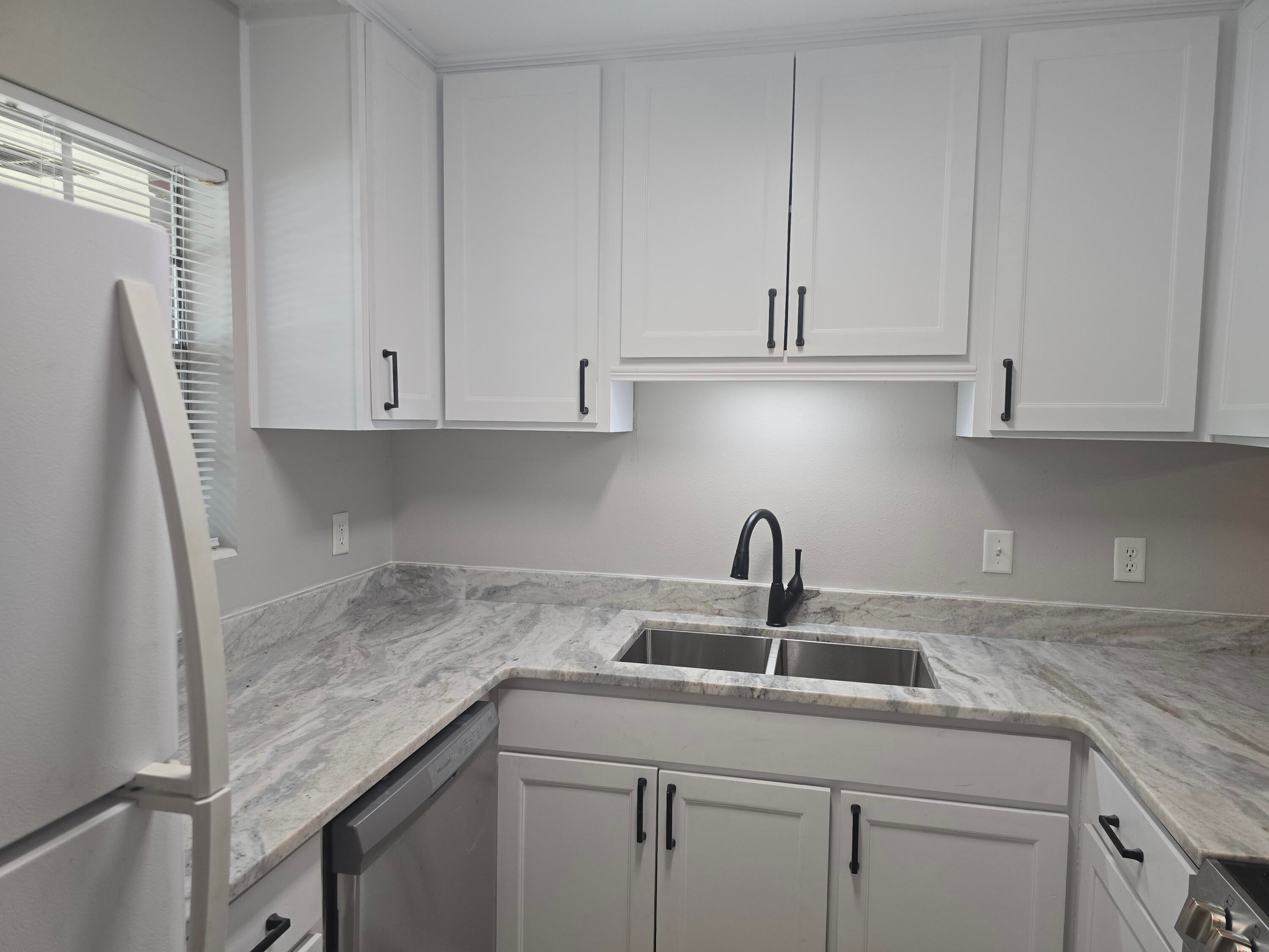 PORT DIXIE - Residential Lease