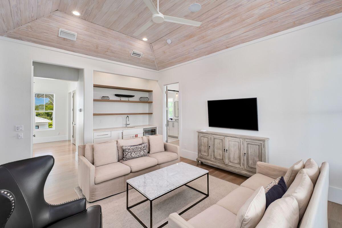GULF SHORE MANOR - Residential