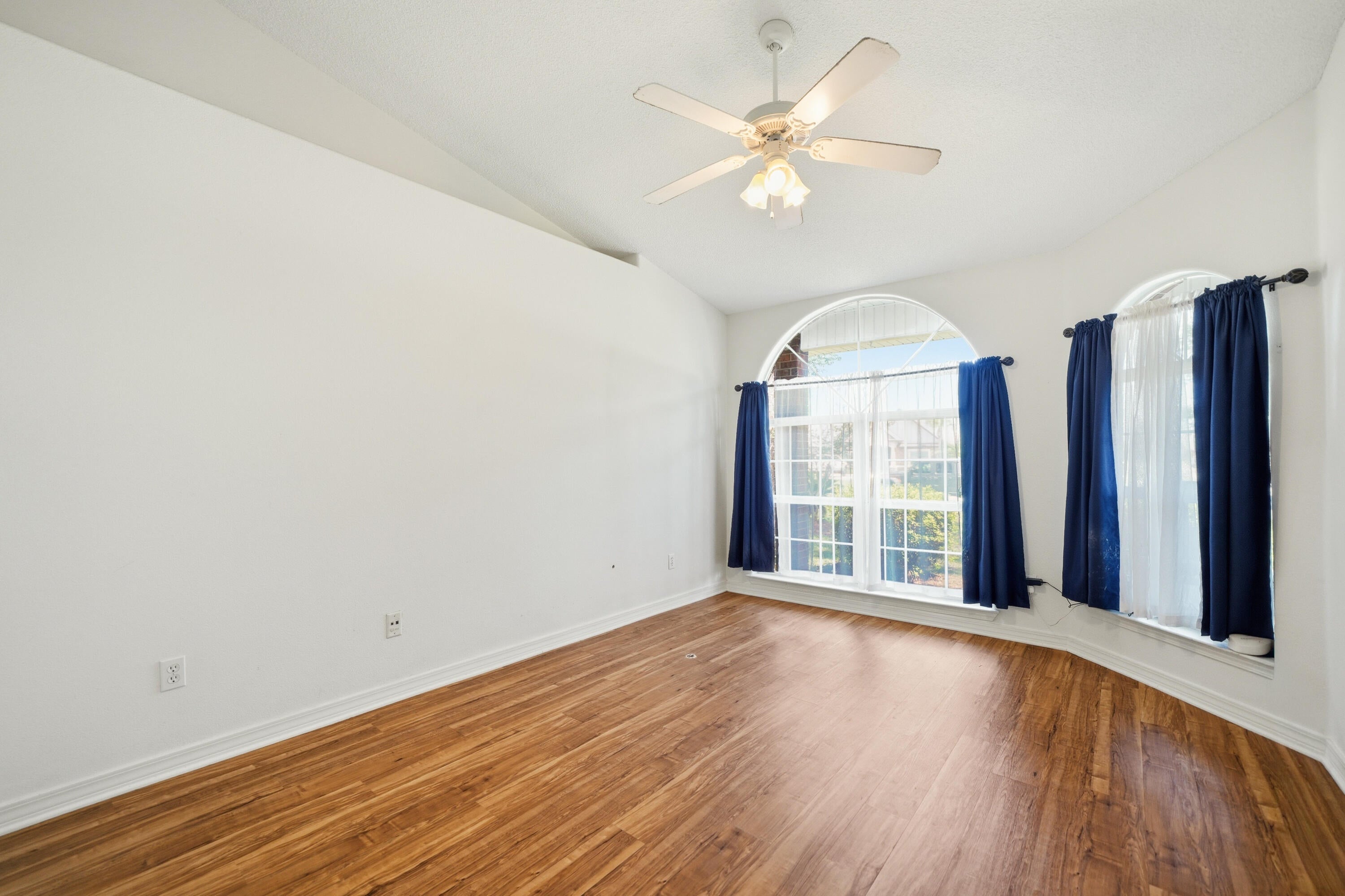 HOLLEY BY THE SEA - Residential