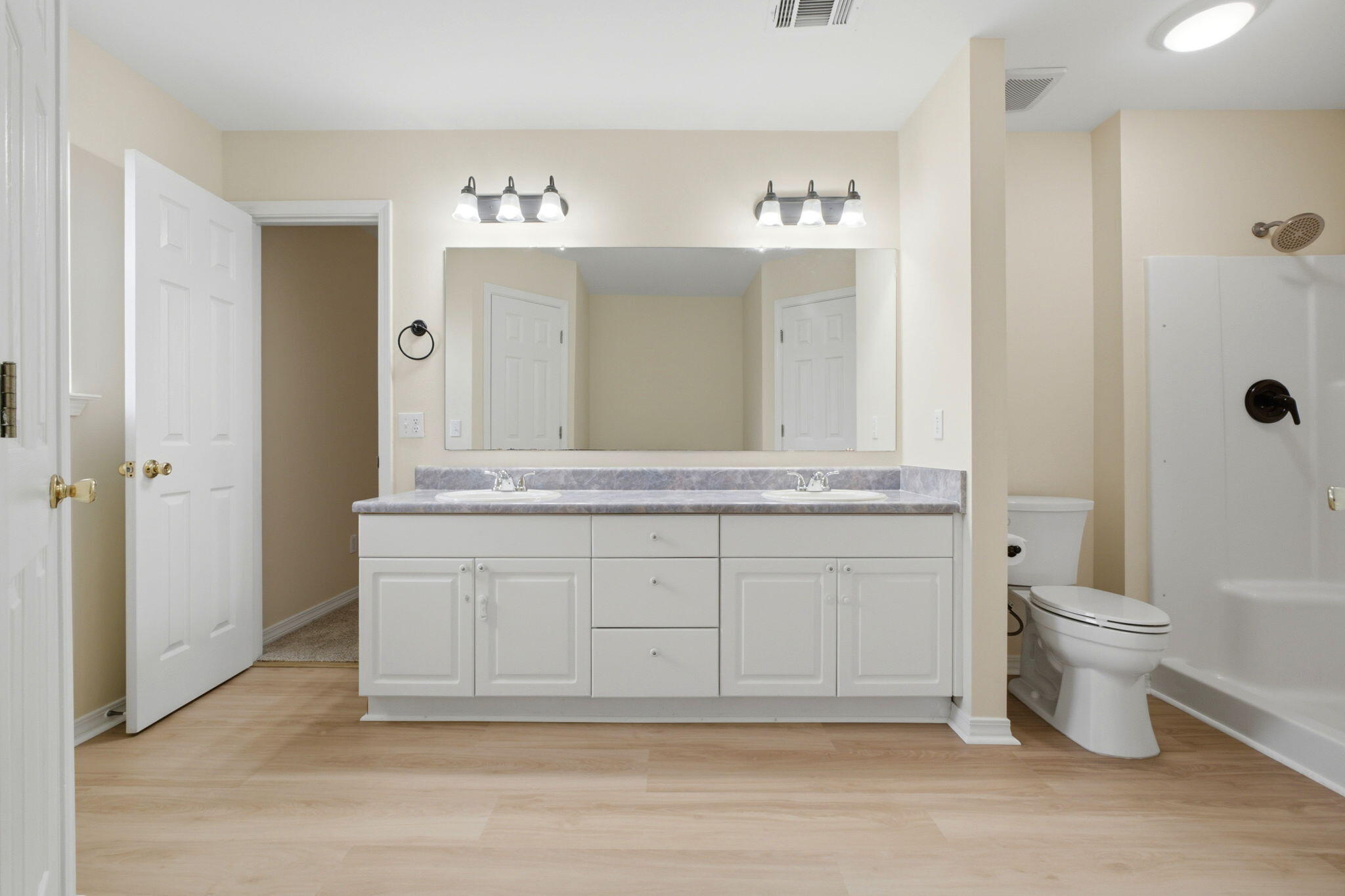 COUNTRY BREEZE EAST - Residential
