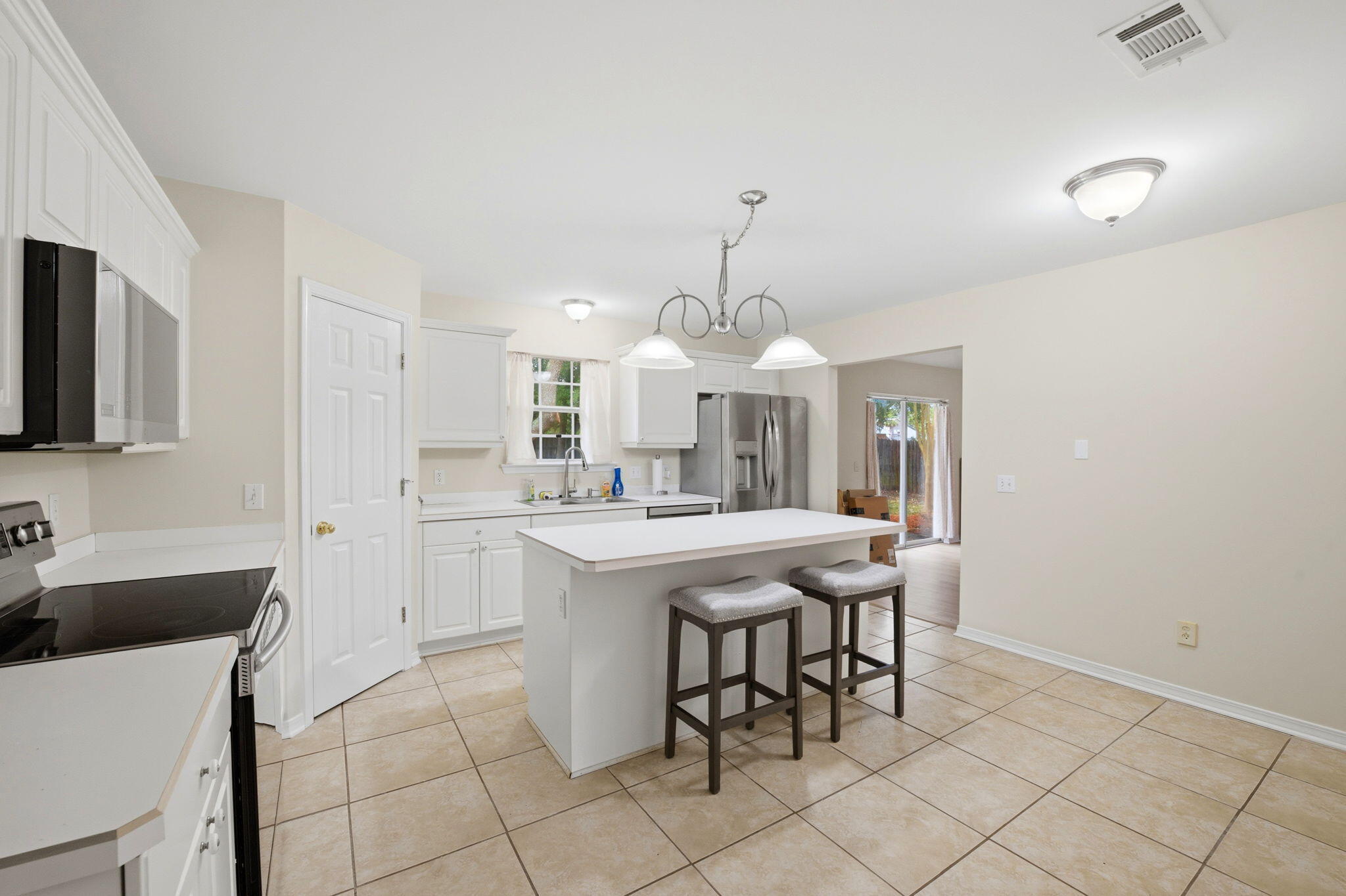 COUNTRY BREEZE EAST - Residential
