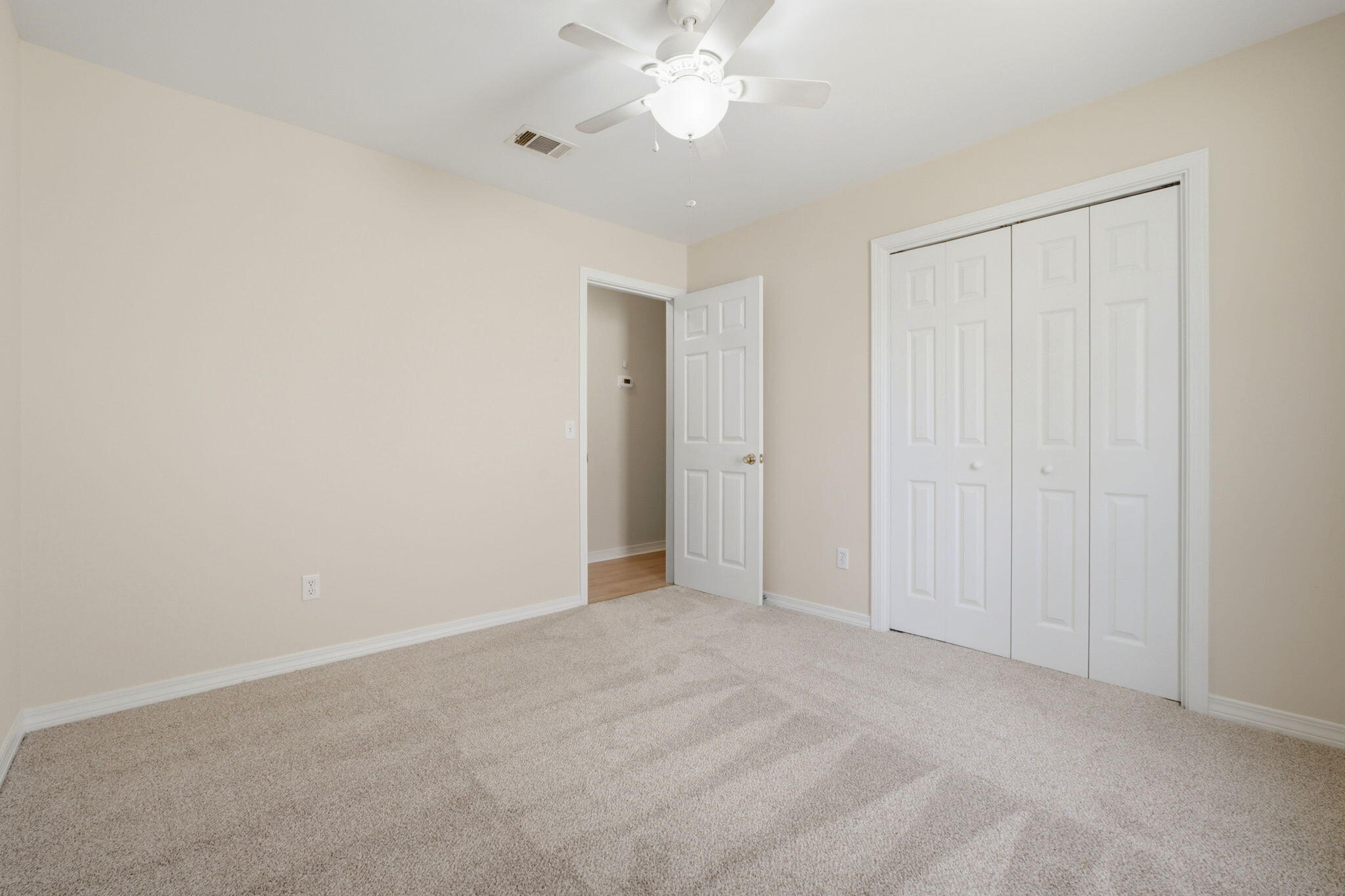 COUNTRY BREEZE EAST - Residential
