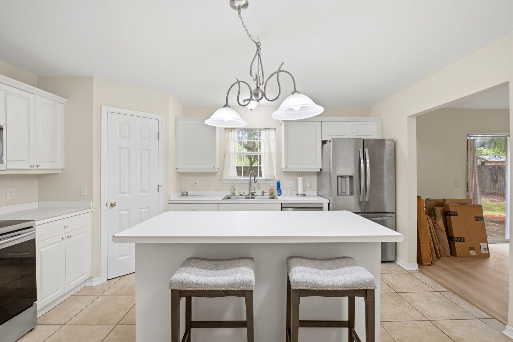 COUNTRY BREEZE EAST - Residential