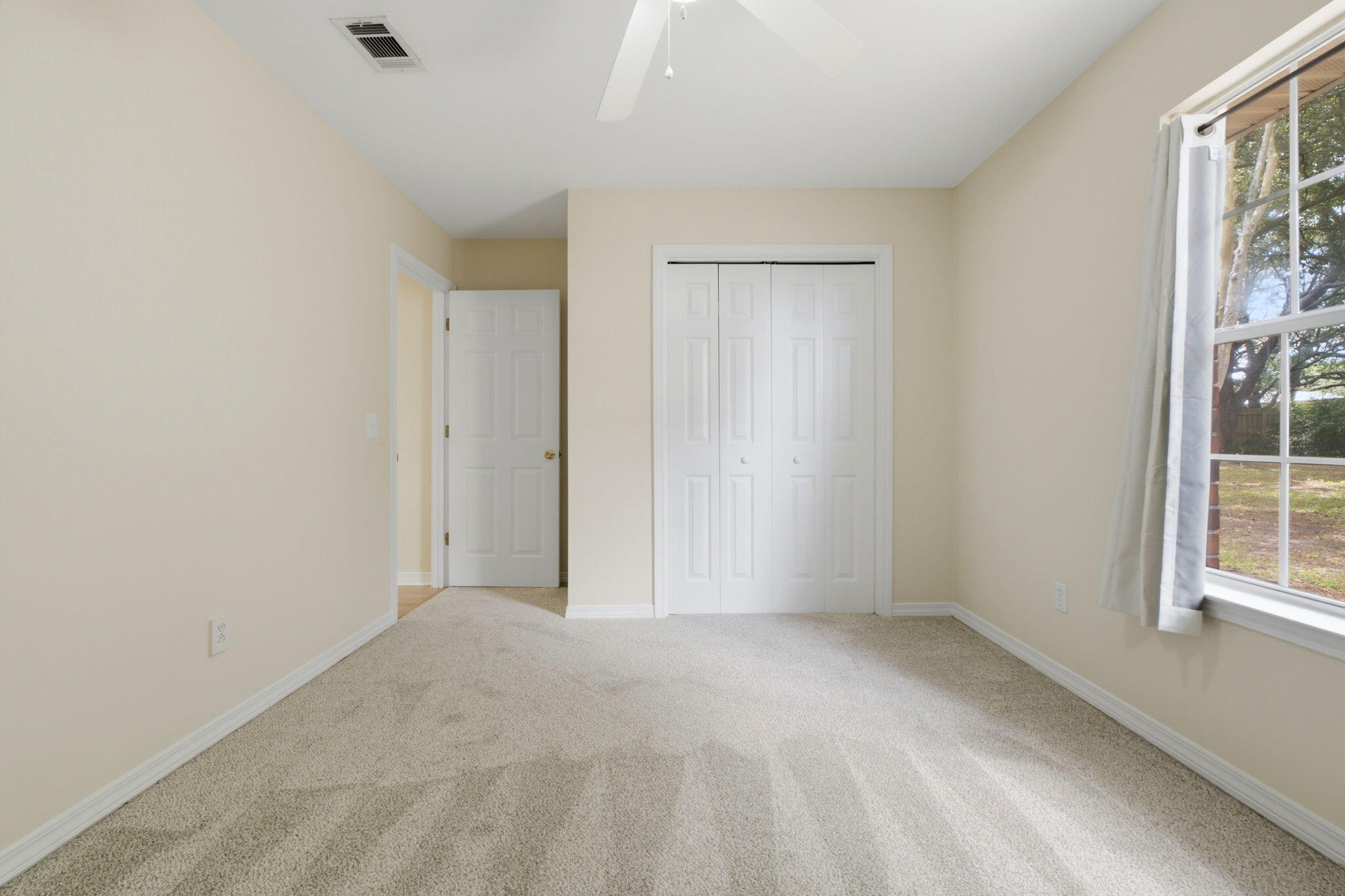 COUNTRY BREEZE EAST - Residential
