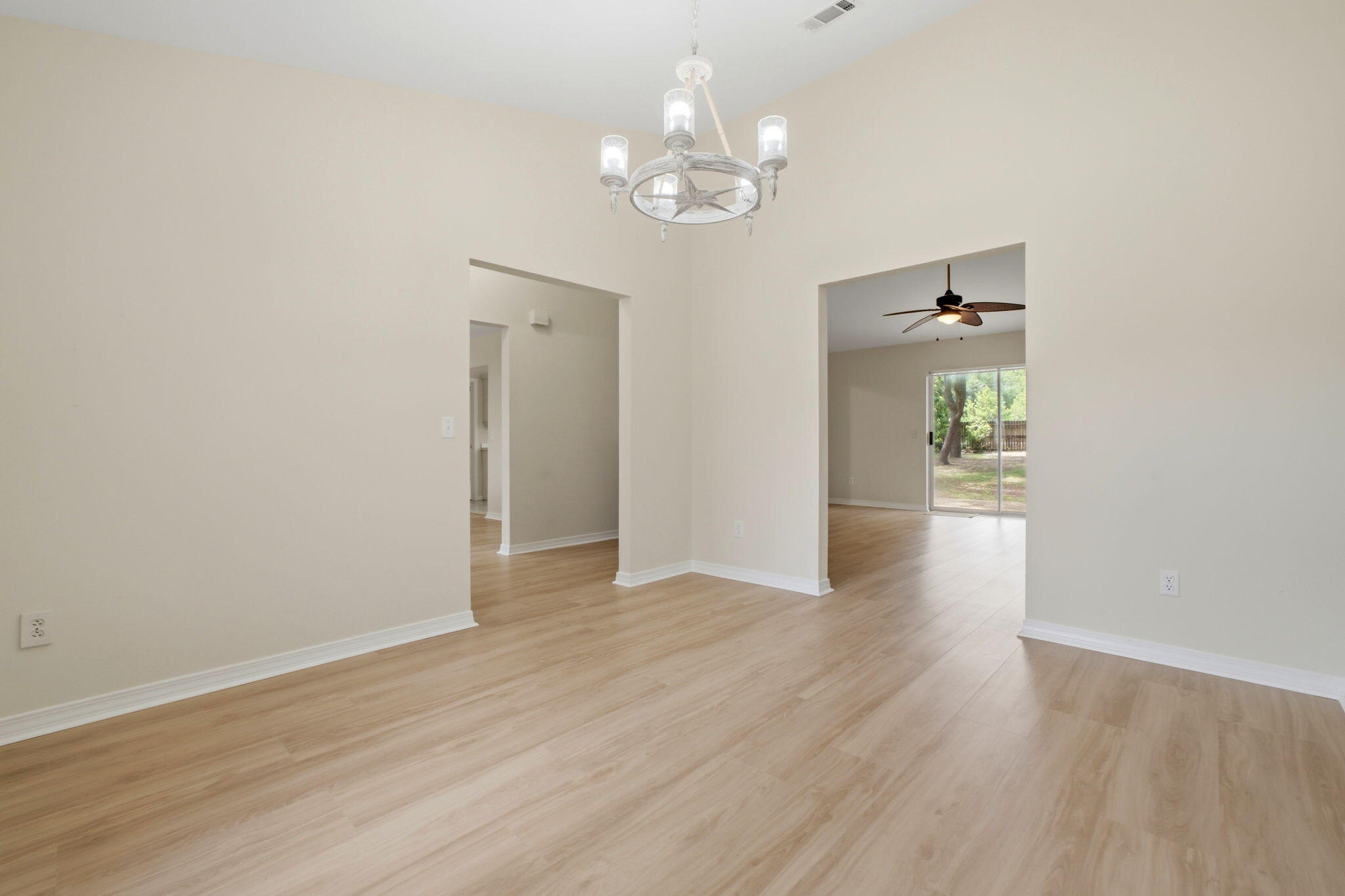 COUNTRY BREEZE EAST - Residential