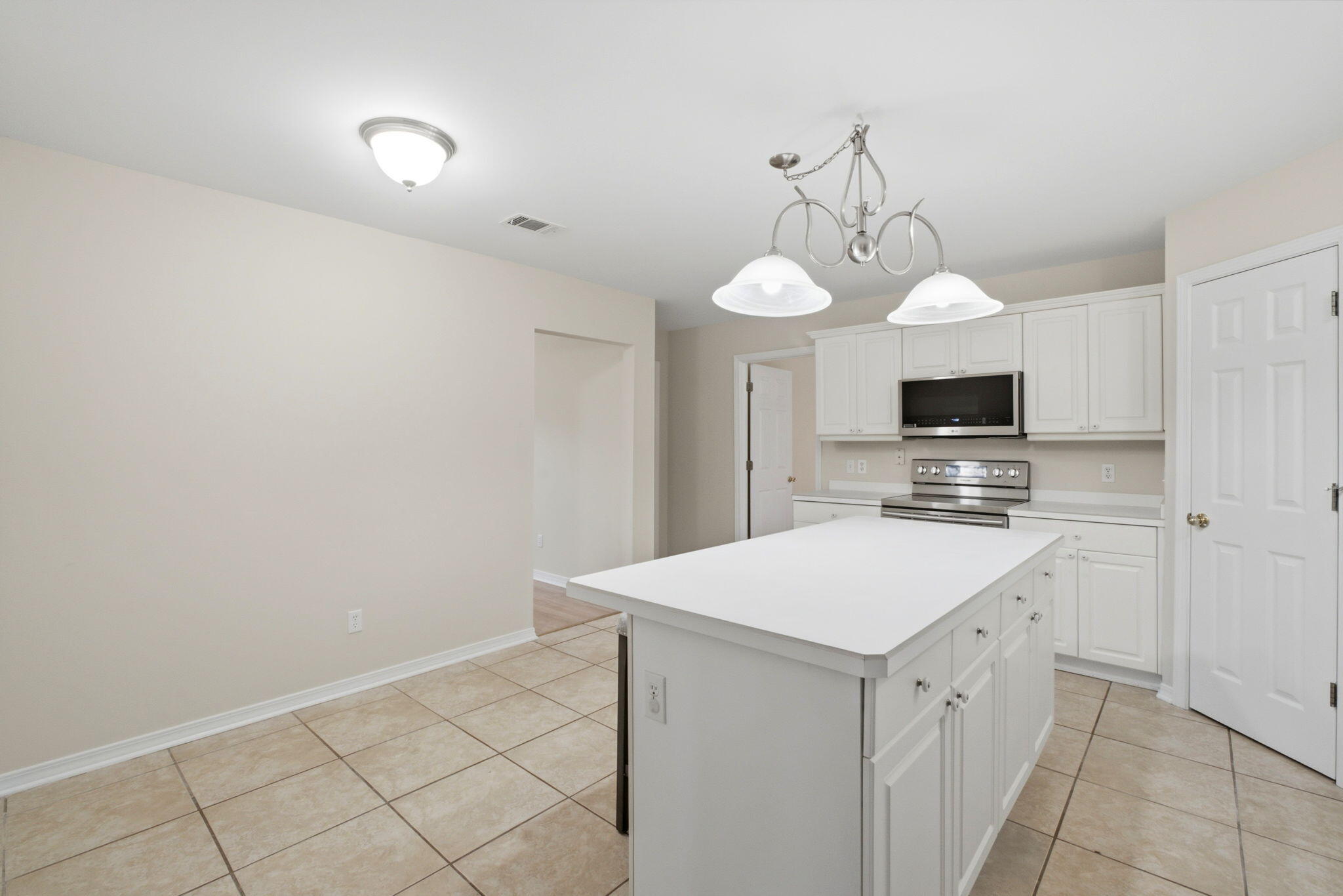 COUNTRY BREEZE EAST - Residential