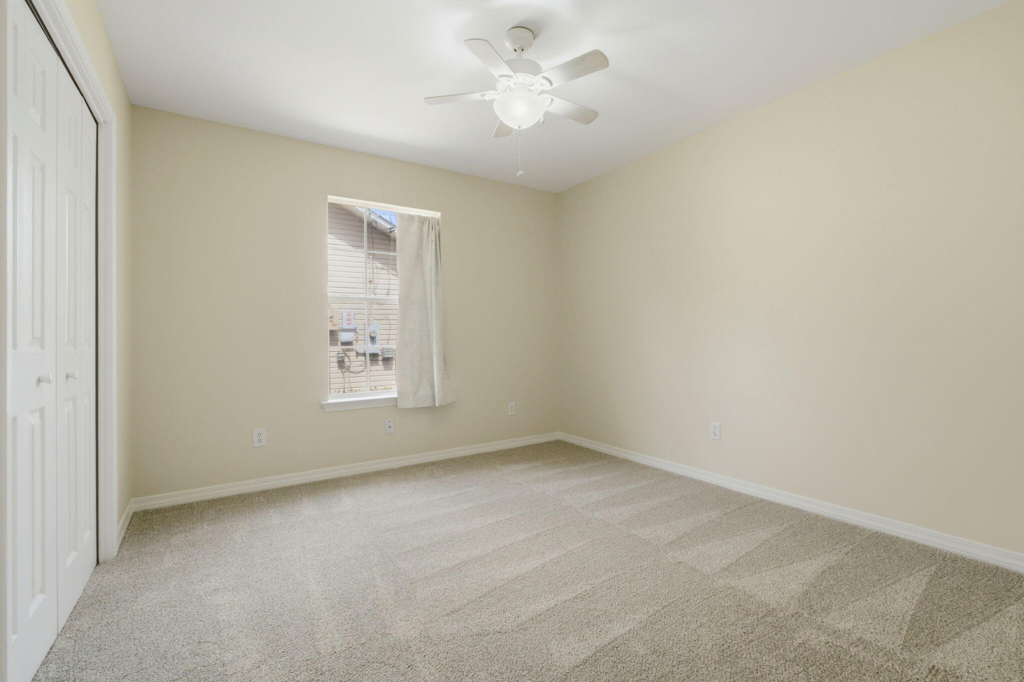 COUNTRY BREEZE EAST - Residential