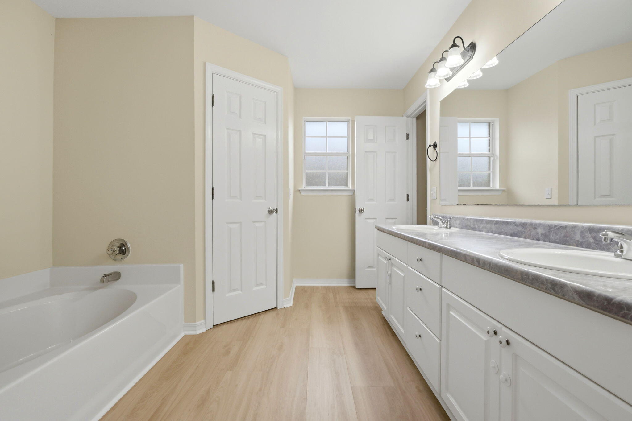 COUNTRY BREEZE EAST - Residential