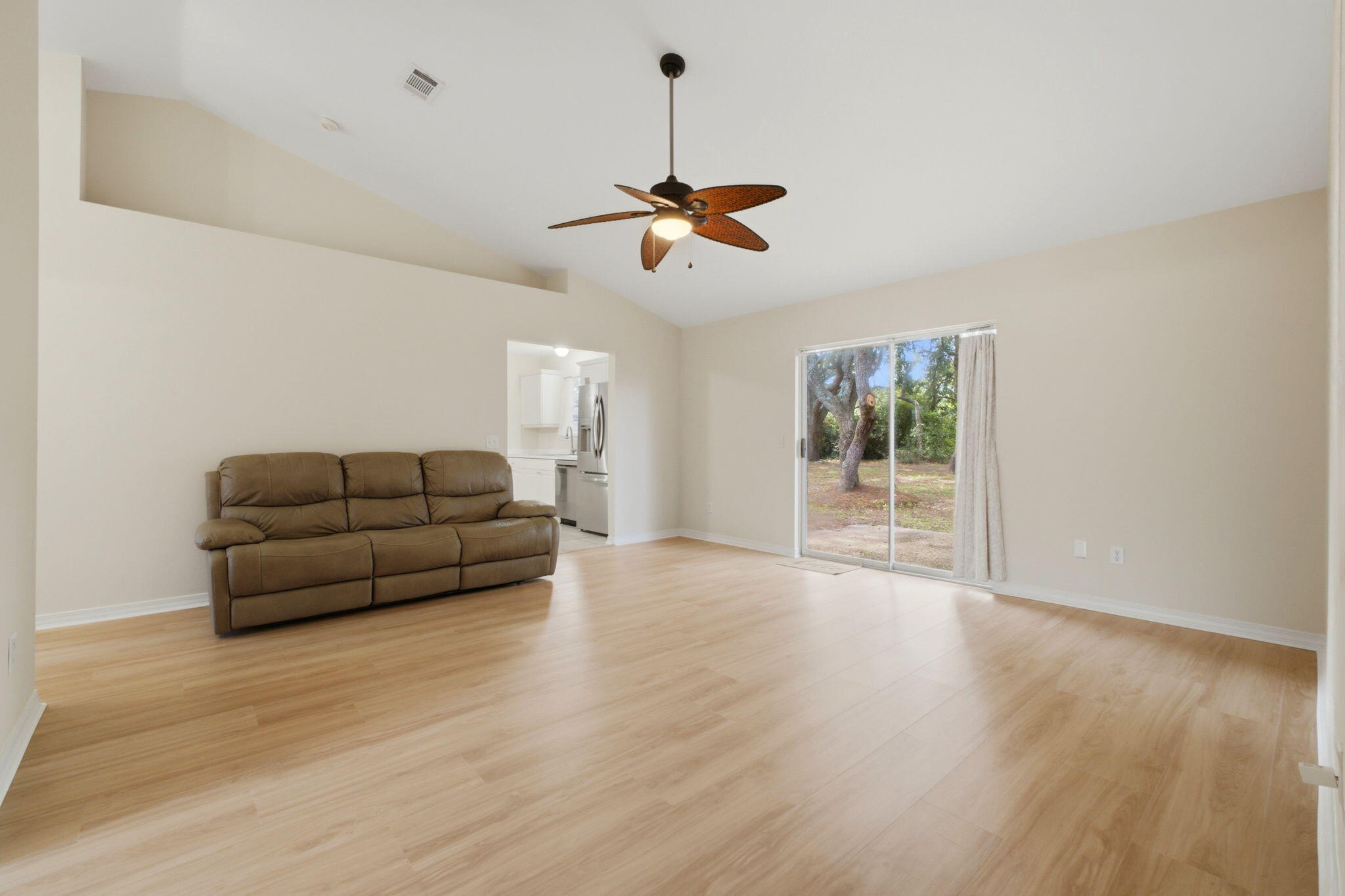 COUNTRY BREEZE EAST - Residential