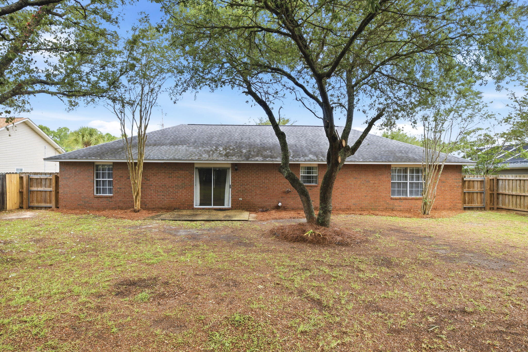 COUNTRY BREEZE EAST - Residential
