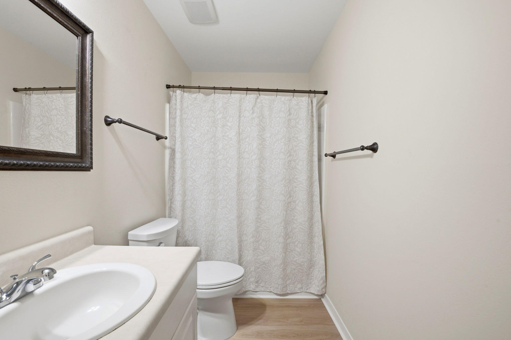 COUNTRY BREEZE EAST - Residential