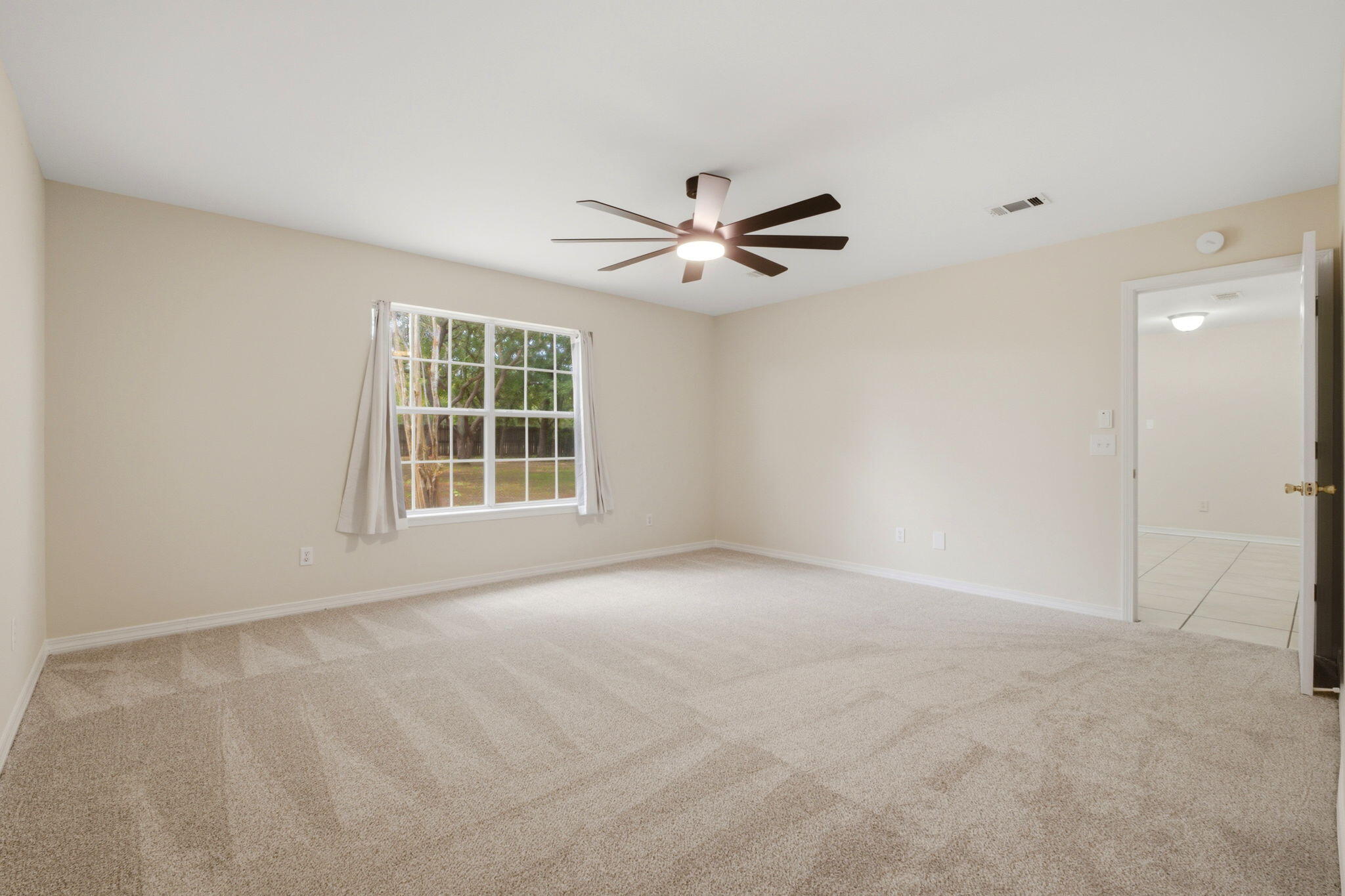 COUNTRY BREEZE EAST - Residential