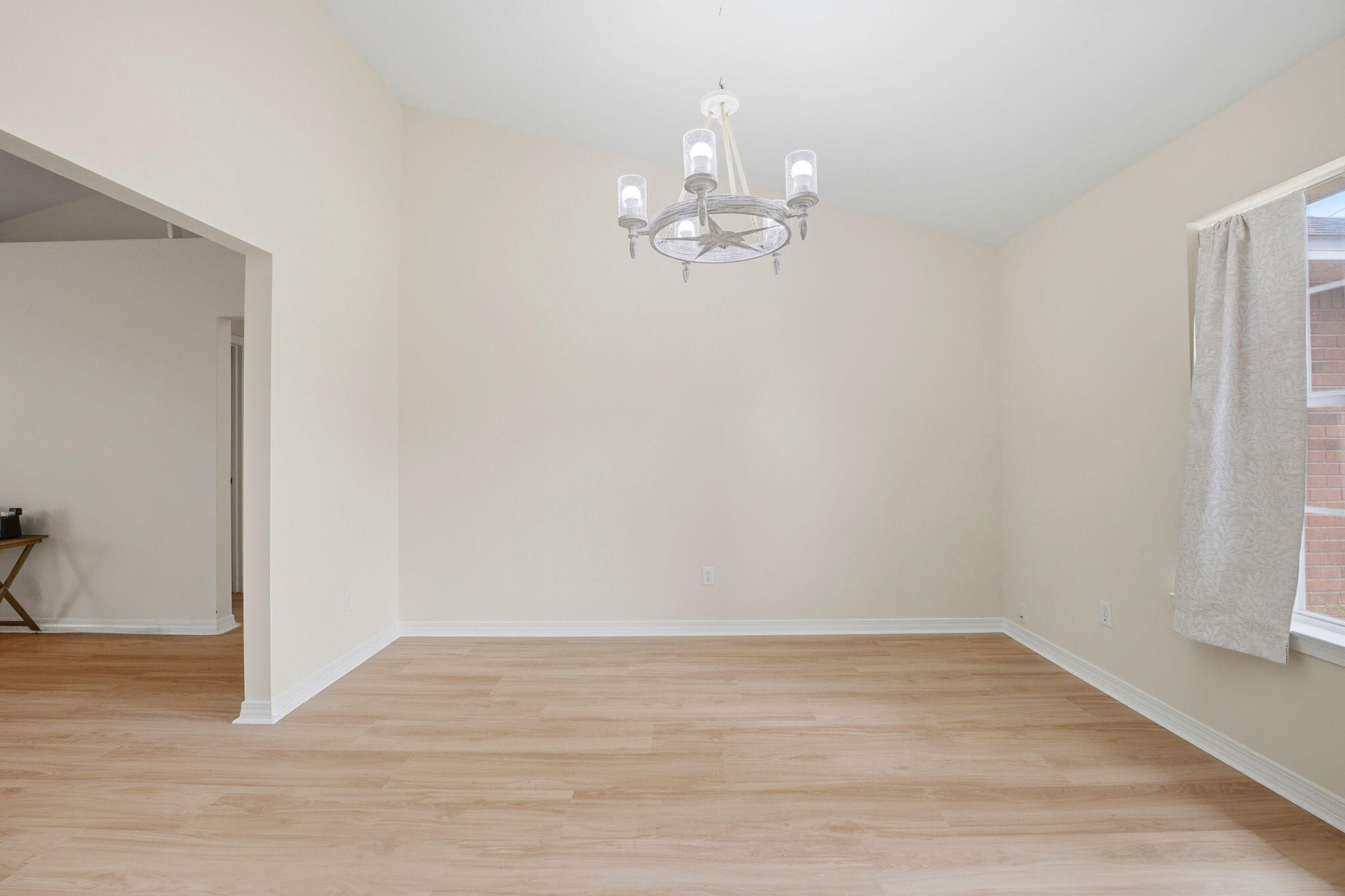COUNTRY BREEZE EAST - Residential