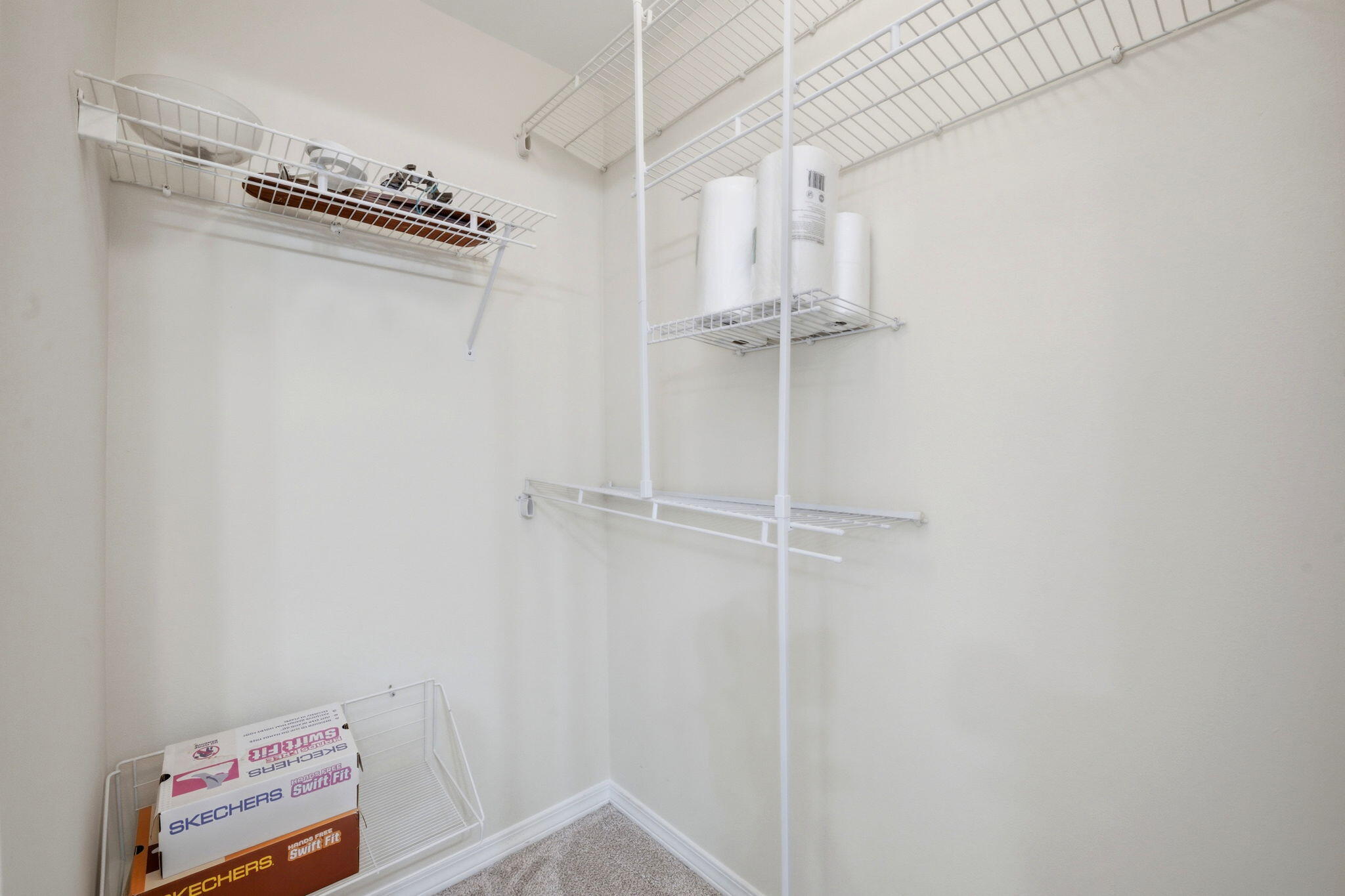 COUNTRY BREEZE EAST - Residential