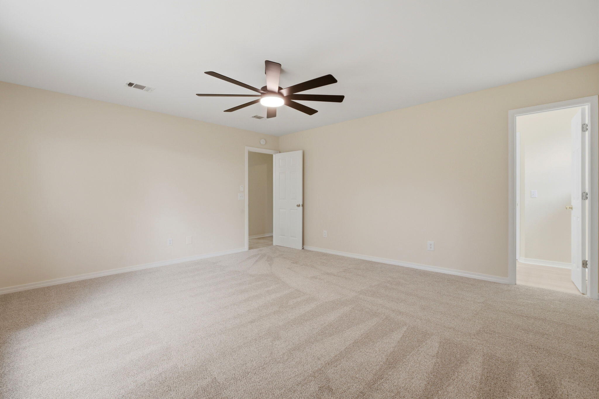 COUNTRY BREEZE EAST - Residential