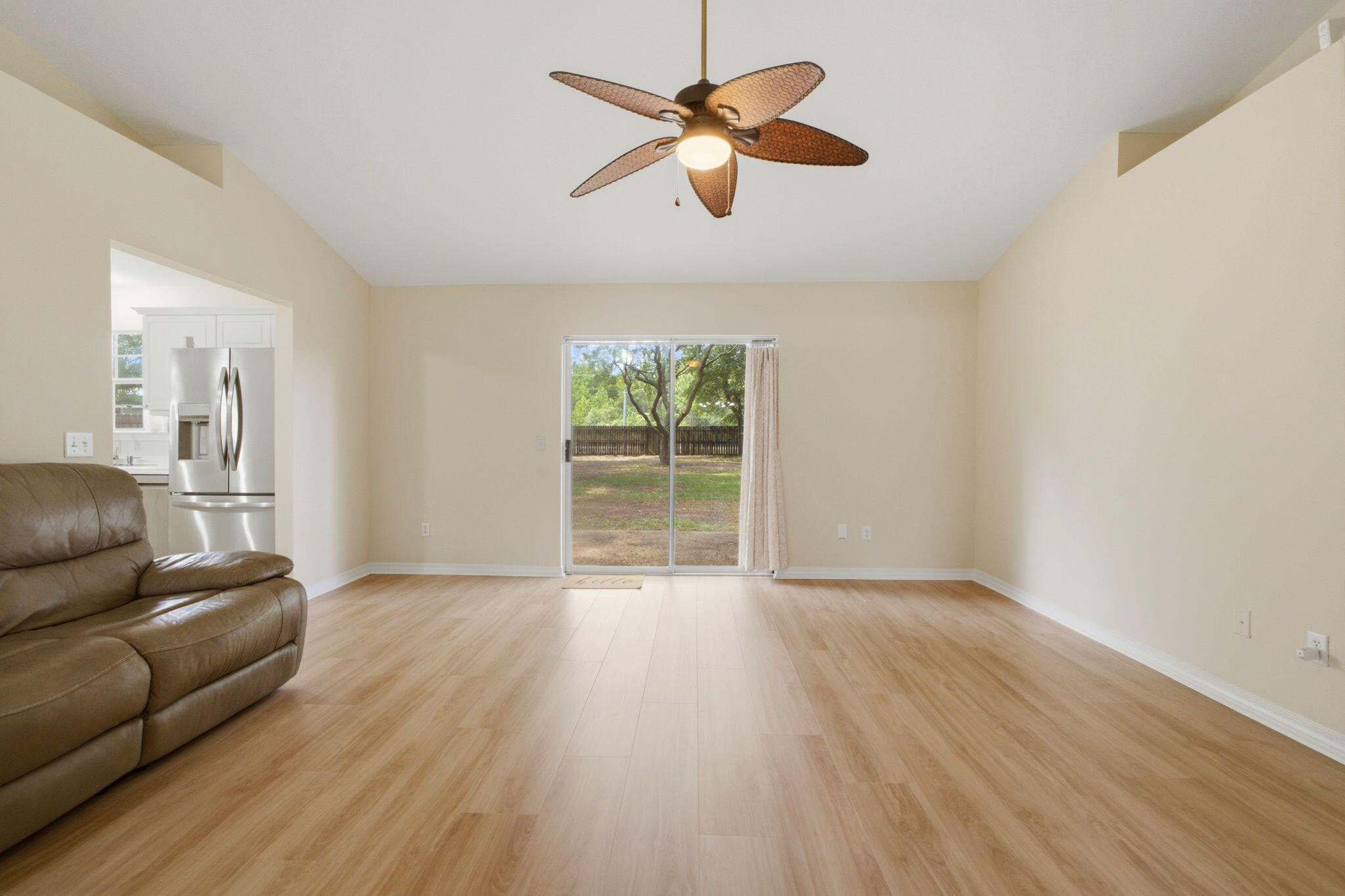 COUNTRY BREEZE EAST - Residential