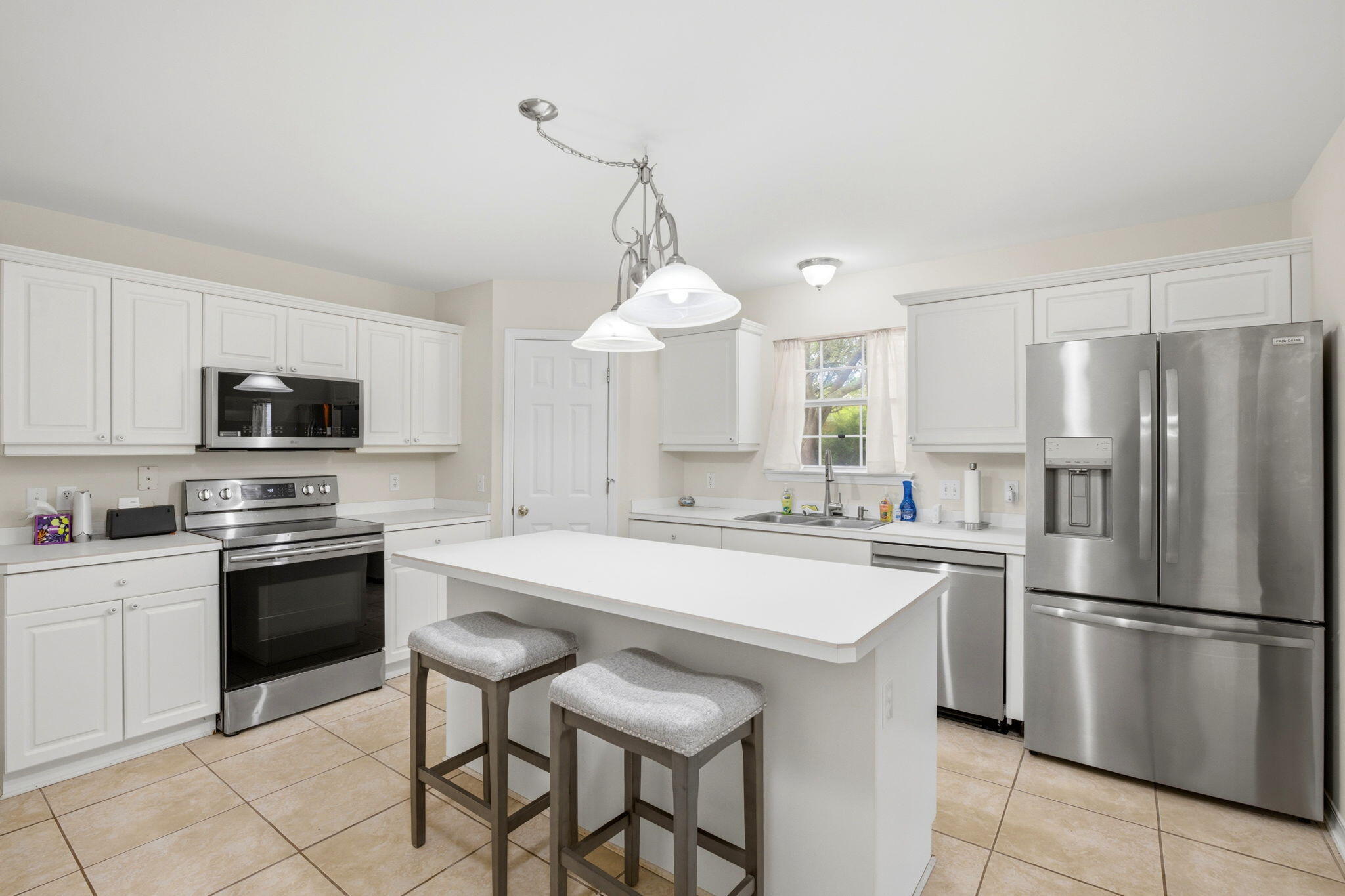 COUNTRY BREEZE EAST - Residential