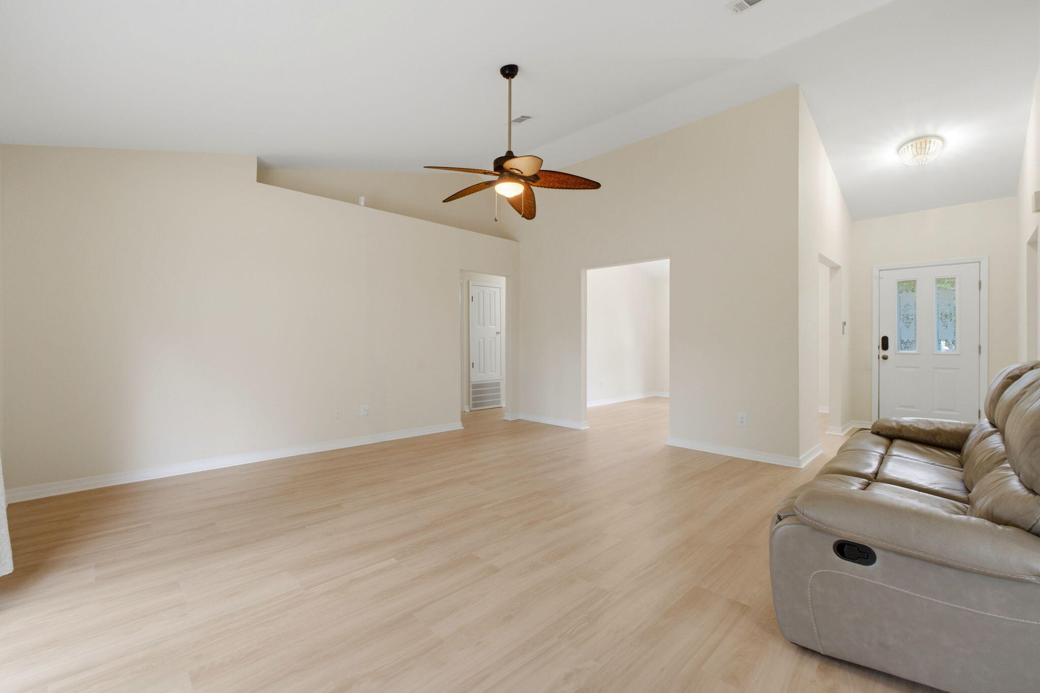 COUNTRY BREEZE EAST - Residential