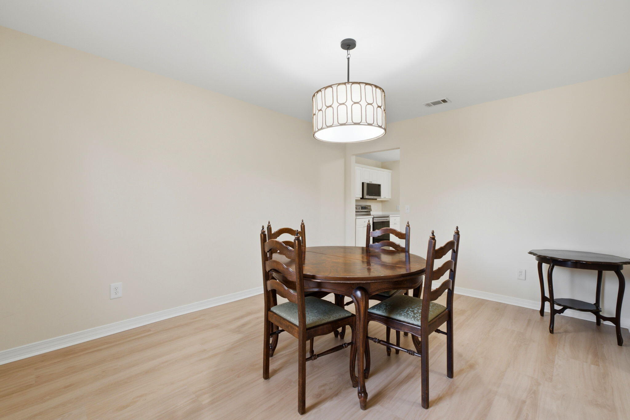 COUNTRY BREEZE EAST - Residential