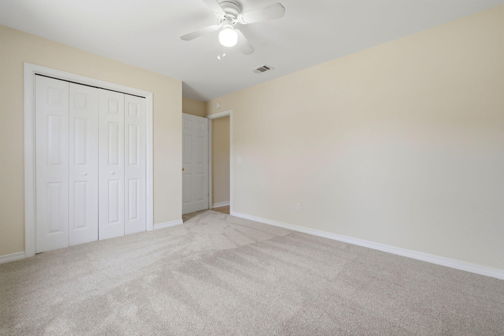 COUNTRY BREEZE EAST - Residential