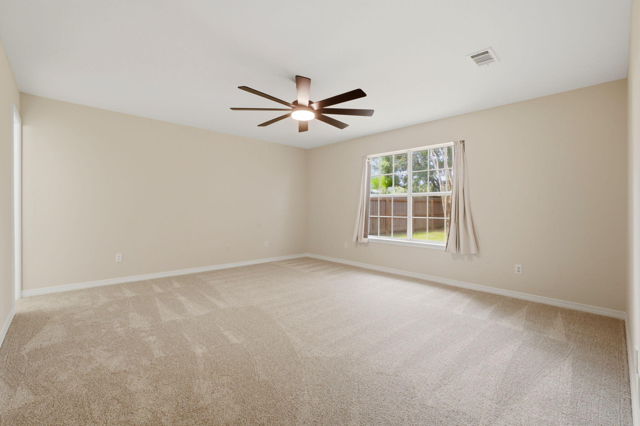 COUNTRY BREEZE EAST - Residential