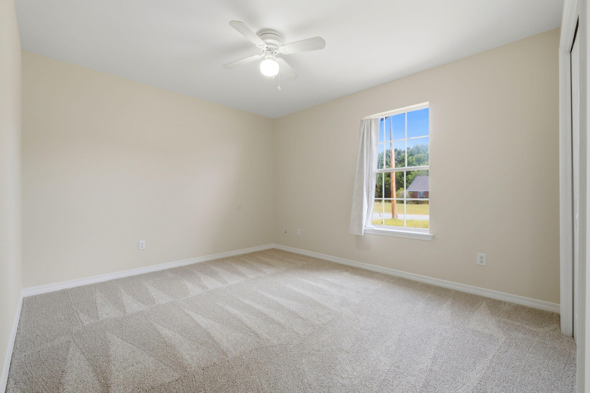 COUNTRY BREEZE EAST - Residential