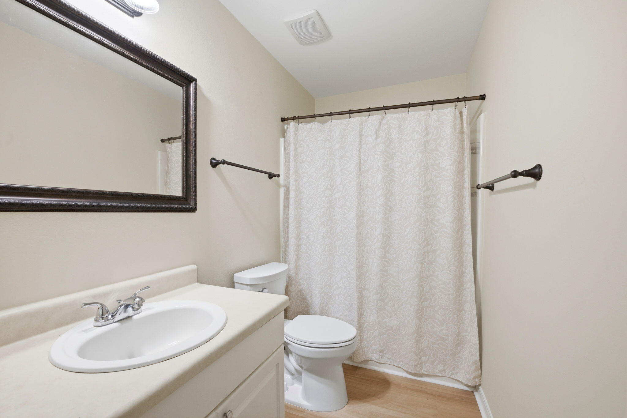COUNTRY BREEZE EAST - Residential