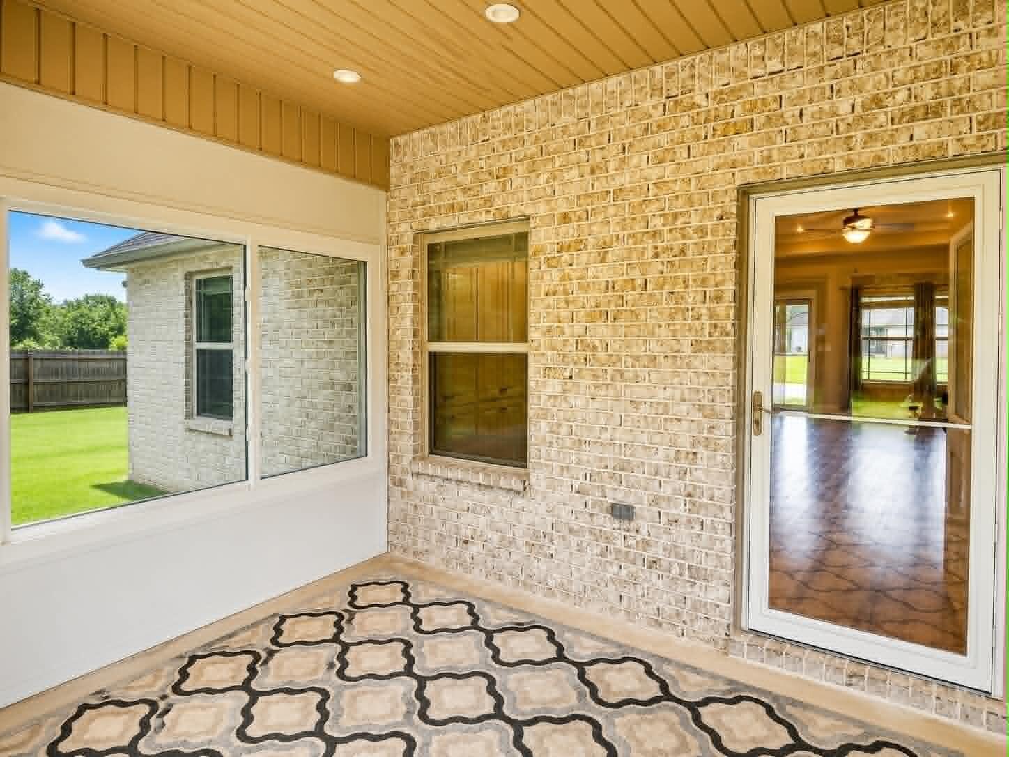 HUNTERS CREEK - Residential