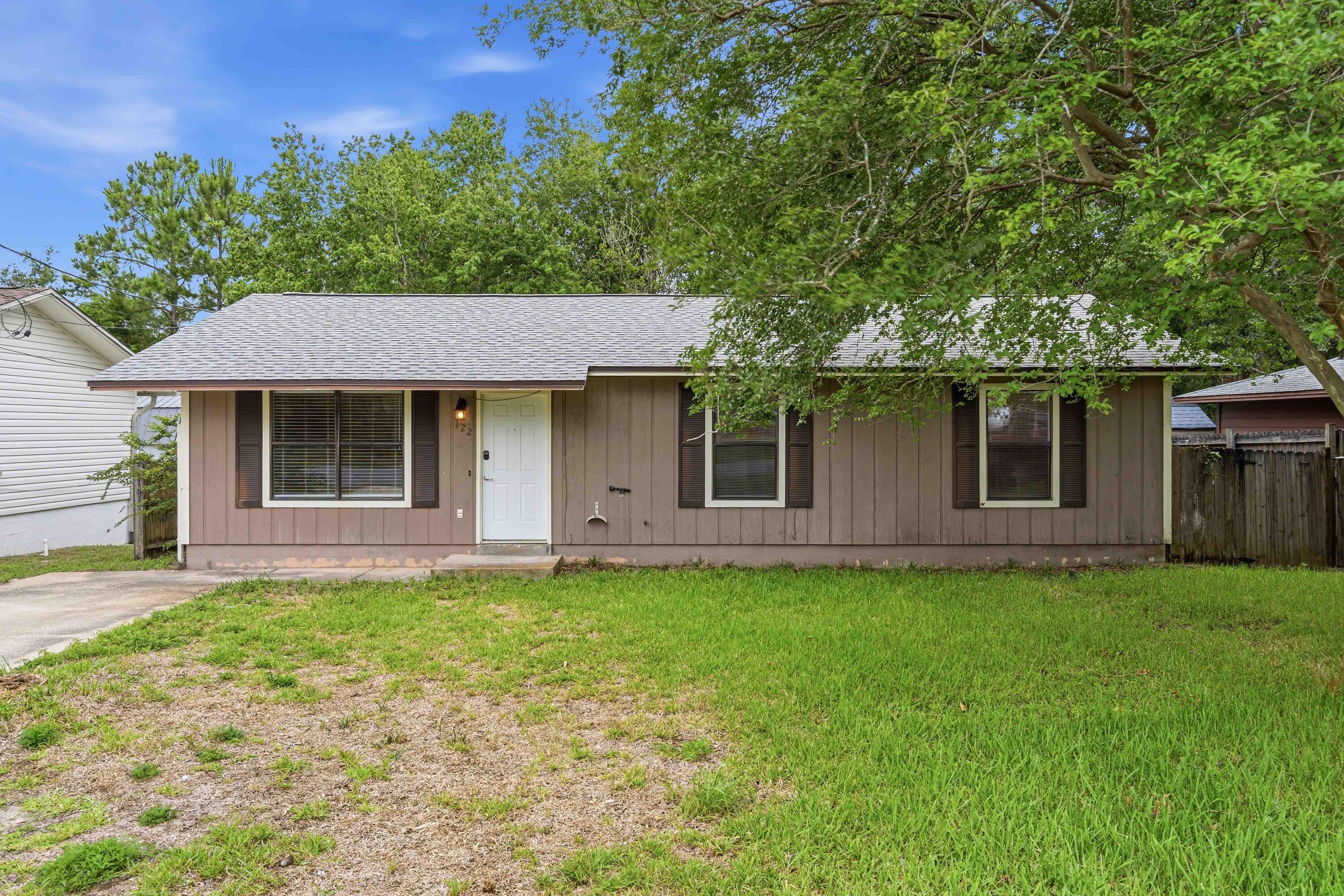 Quaint home conveniently located 3 miles west of Hurlburt Field Base. 15-20 Minutes from Eglin AFB. 3 bedroom, 2 bathroom home. Privacy fenced back yard.  Tile in foyer, kitchen and bathrooms. Has a Shed.  Home being sold As-Is. 
Roof 2022, HVAC 2017. W/H 2019.
